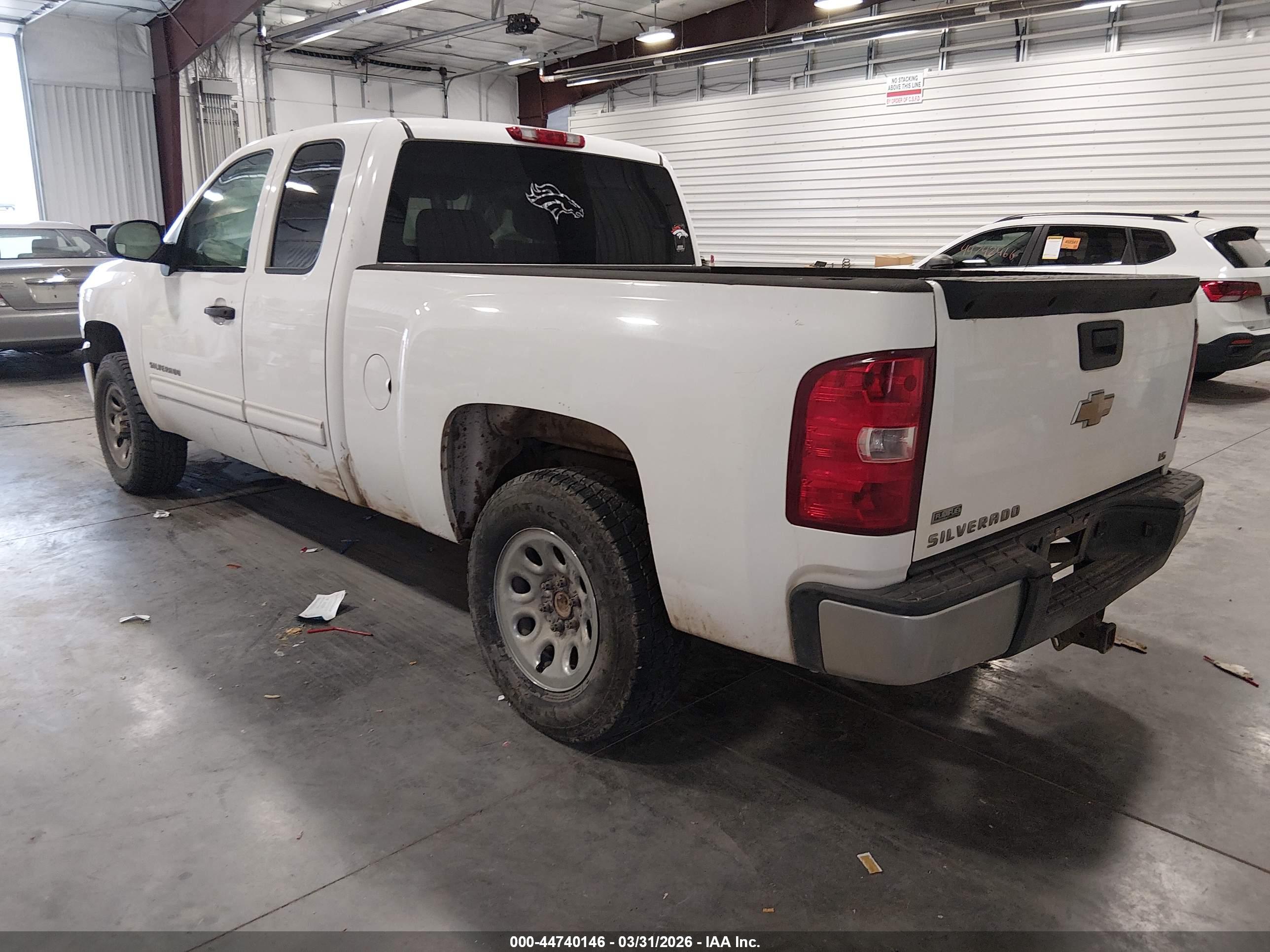 CHEVROLET SILVERADO image 3