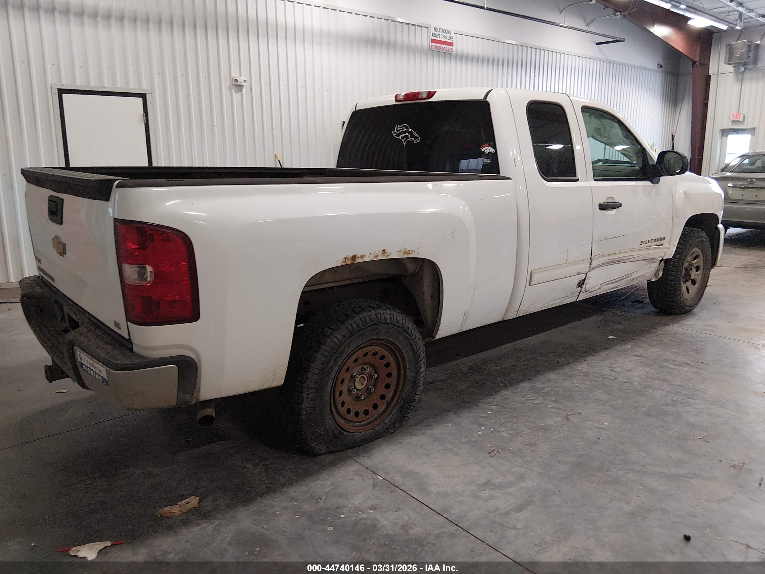 CHEVROLET SILVERADO image 4