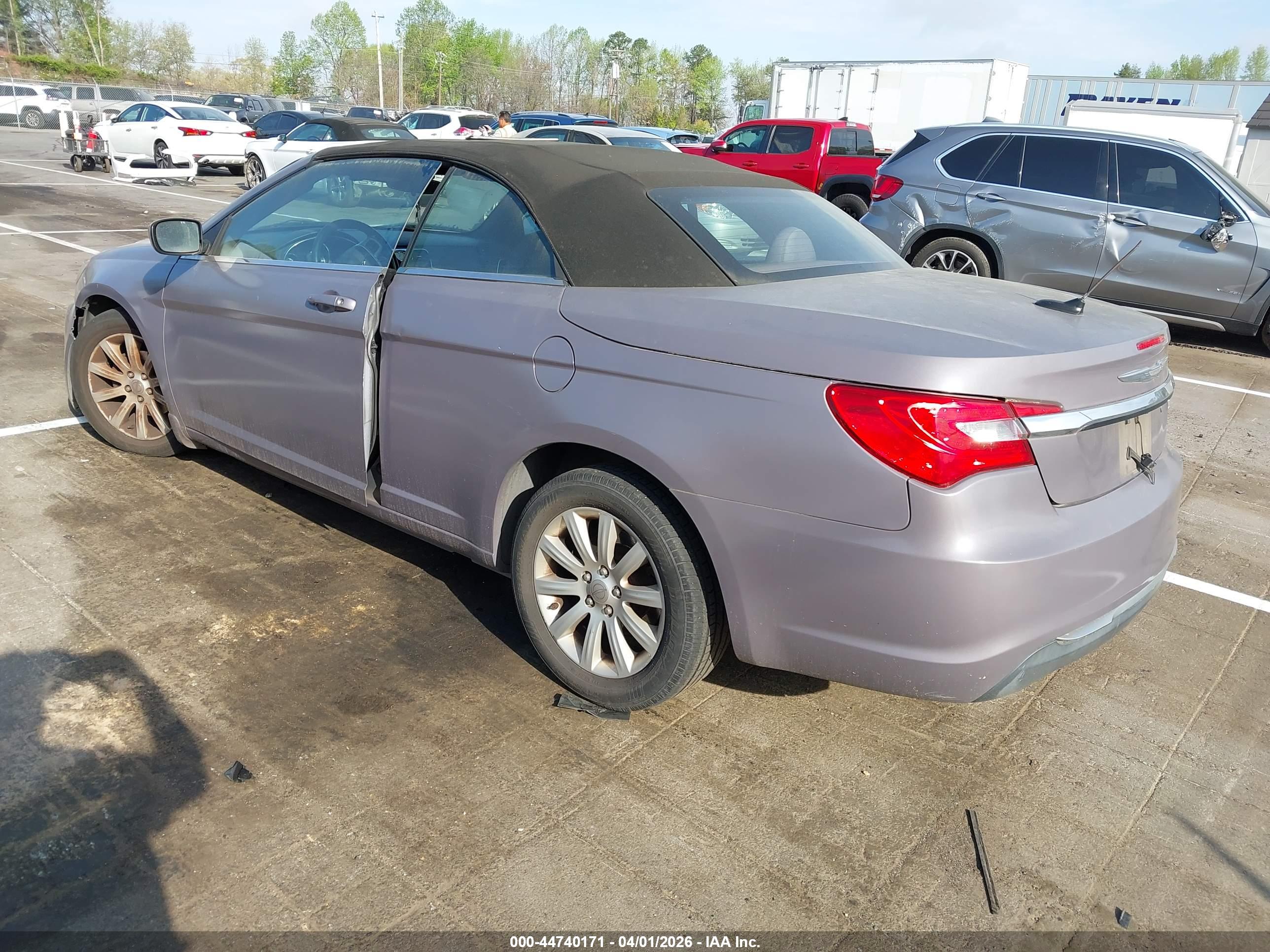 CHRYSLER 200 image 3