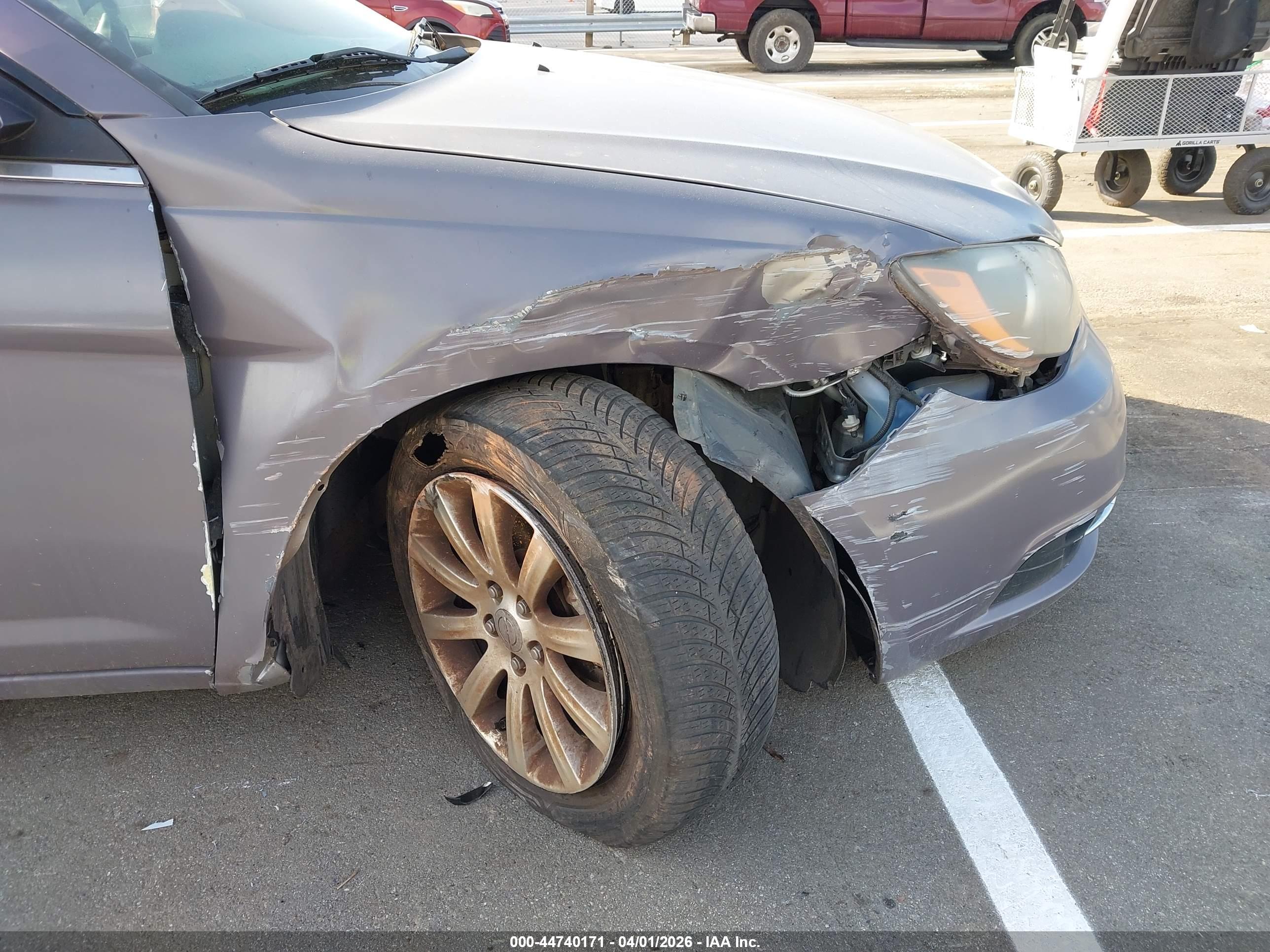 CHRYSLER 200 image 6