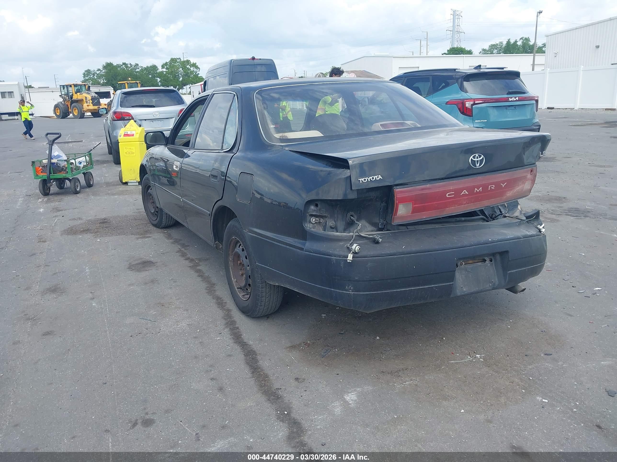 TOYOTA CAMRY image 3