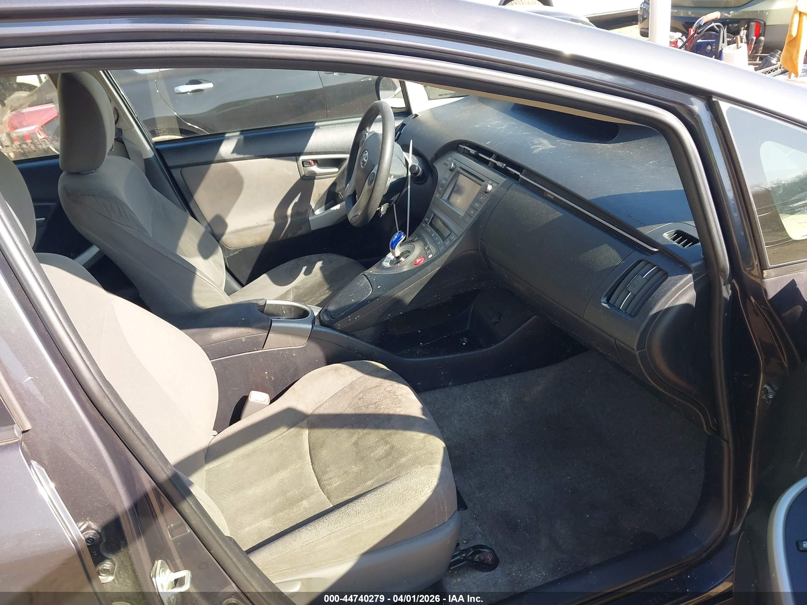 TOYOTA PRIUS image 5