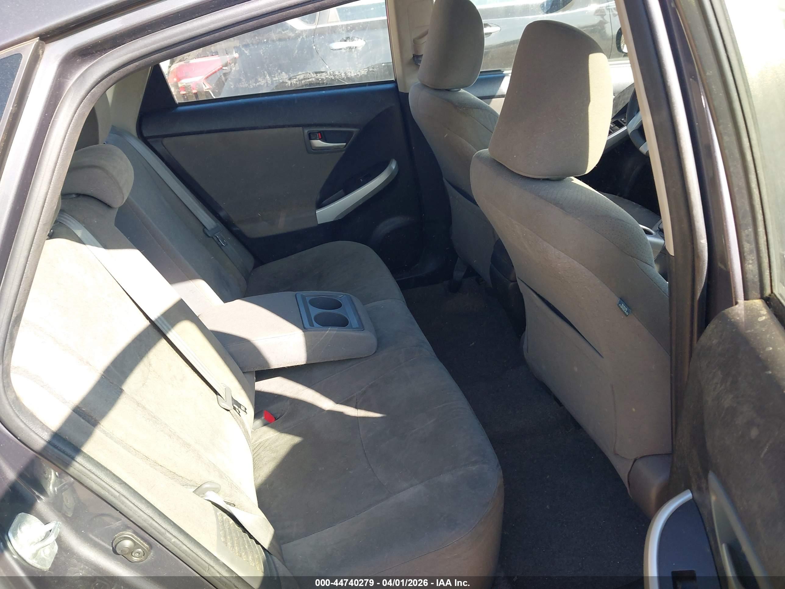 TOYOTA PRIUS image 8