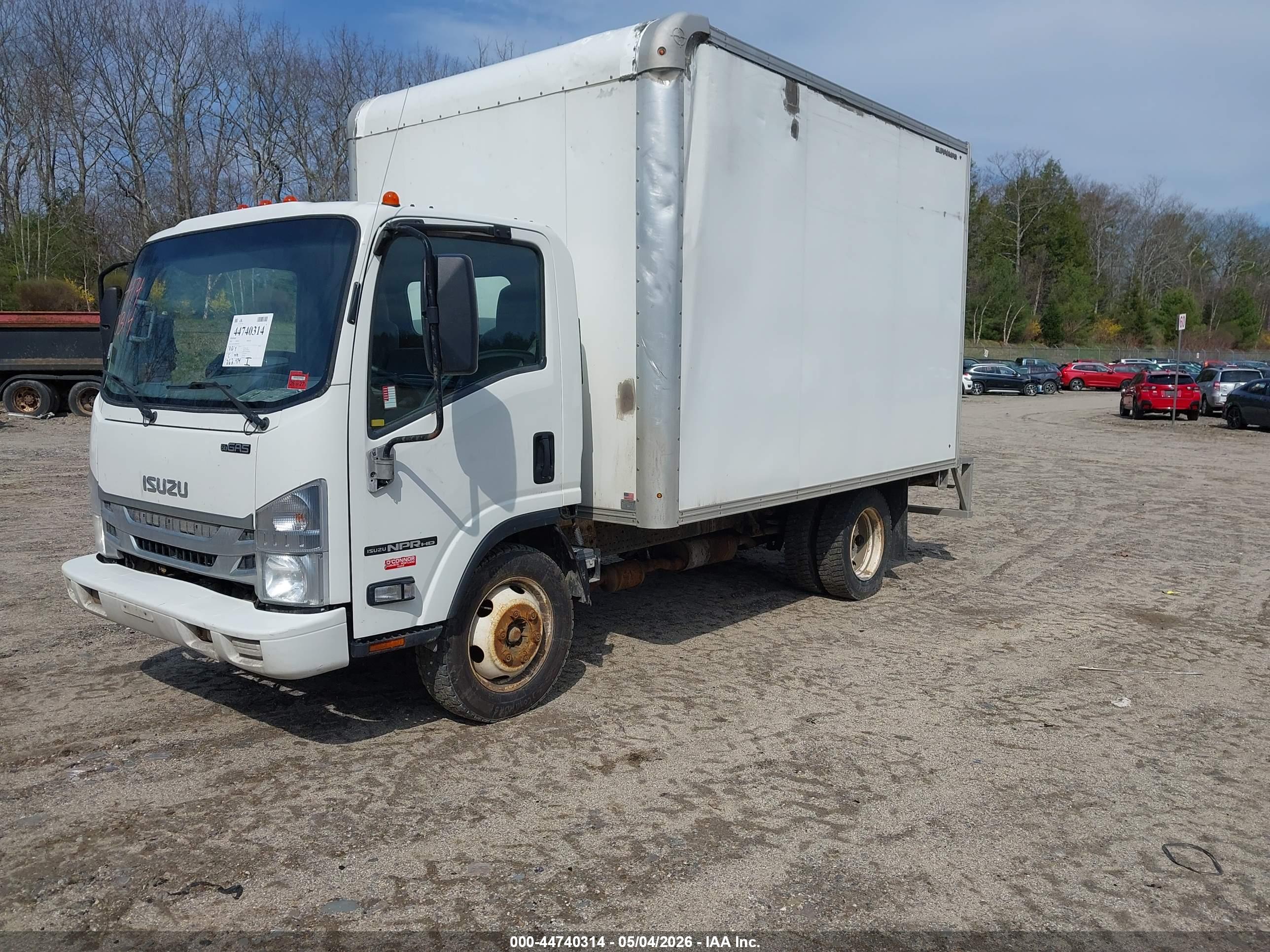 ISUZU NPR image 2