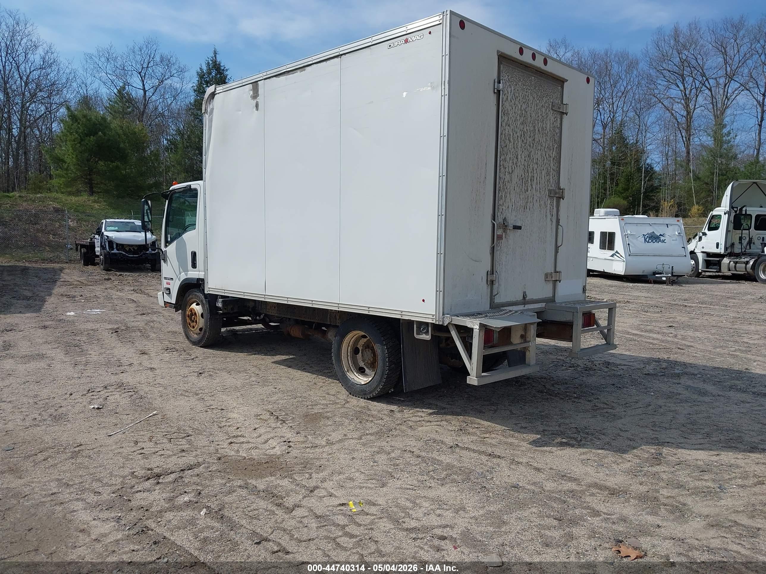 ISUZU NPR image 3
