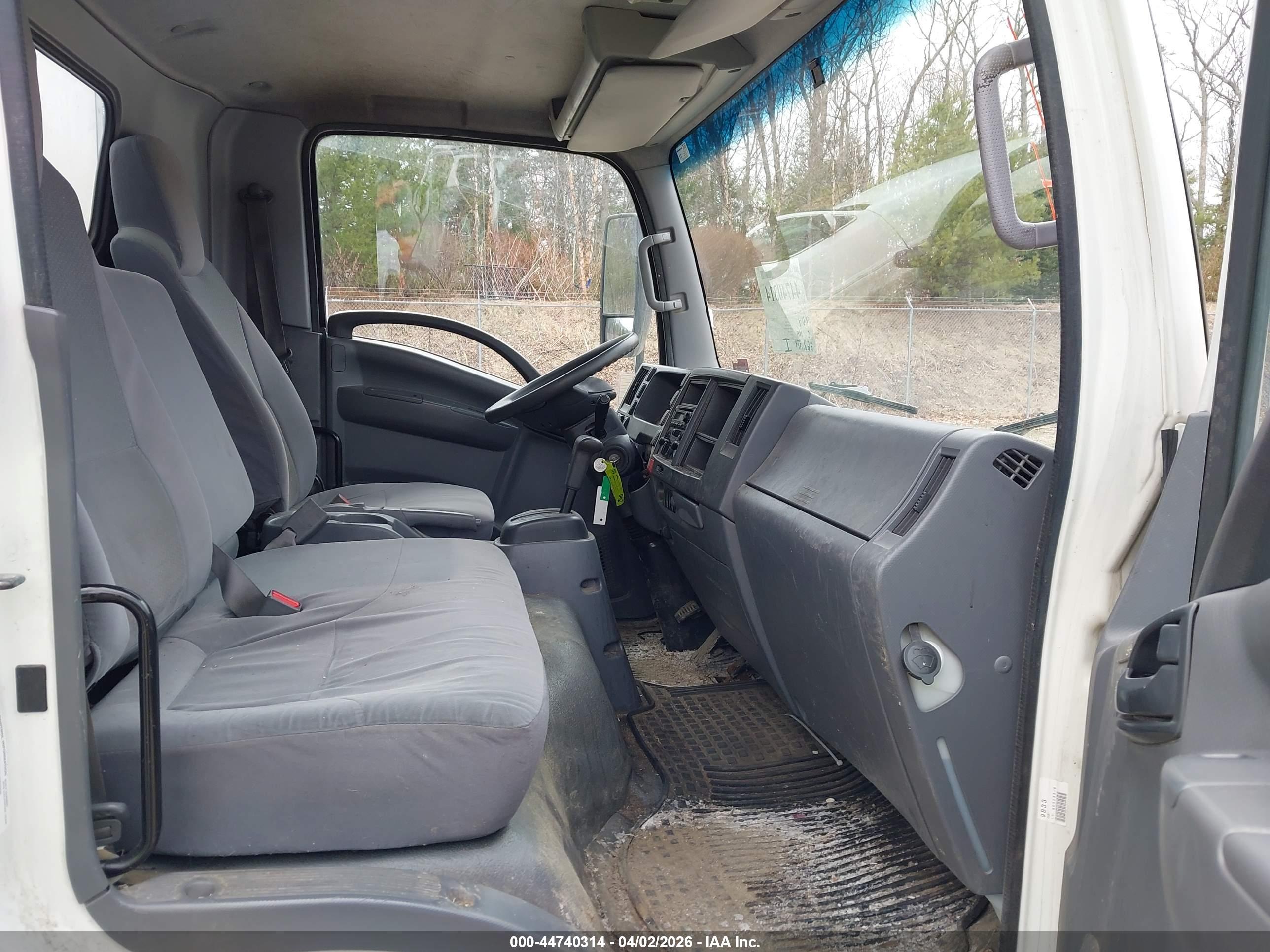ISUZU NPR image 5
