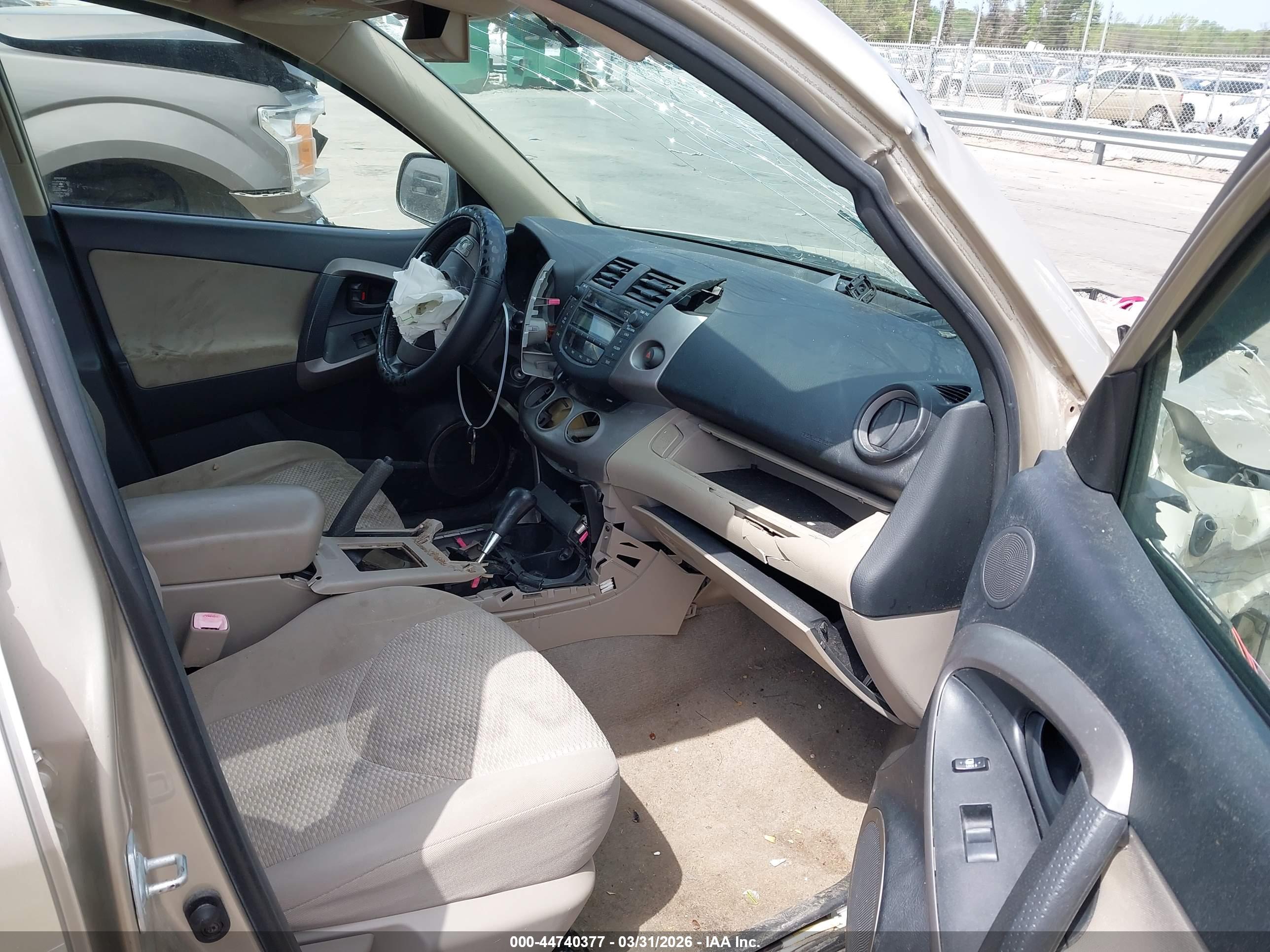 TOYOTA RAV4 image 5