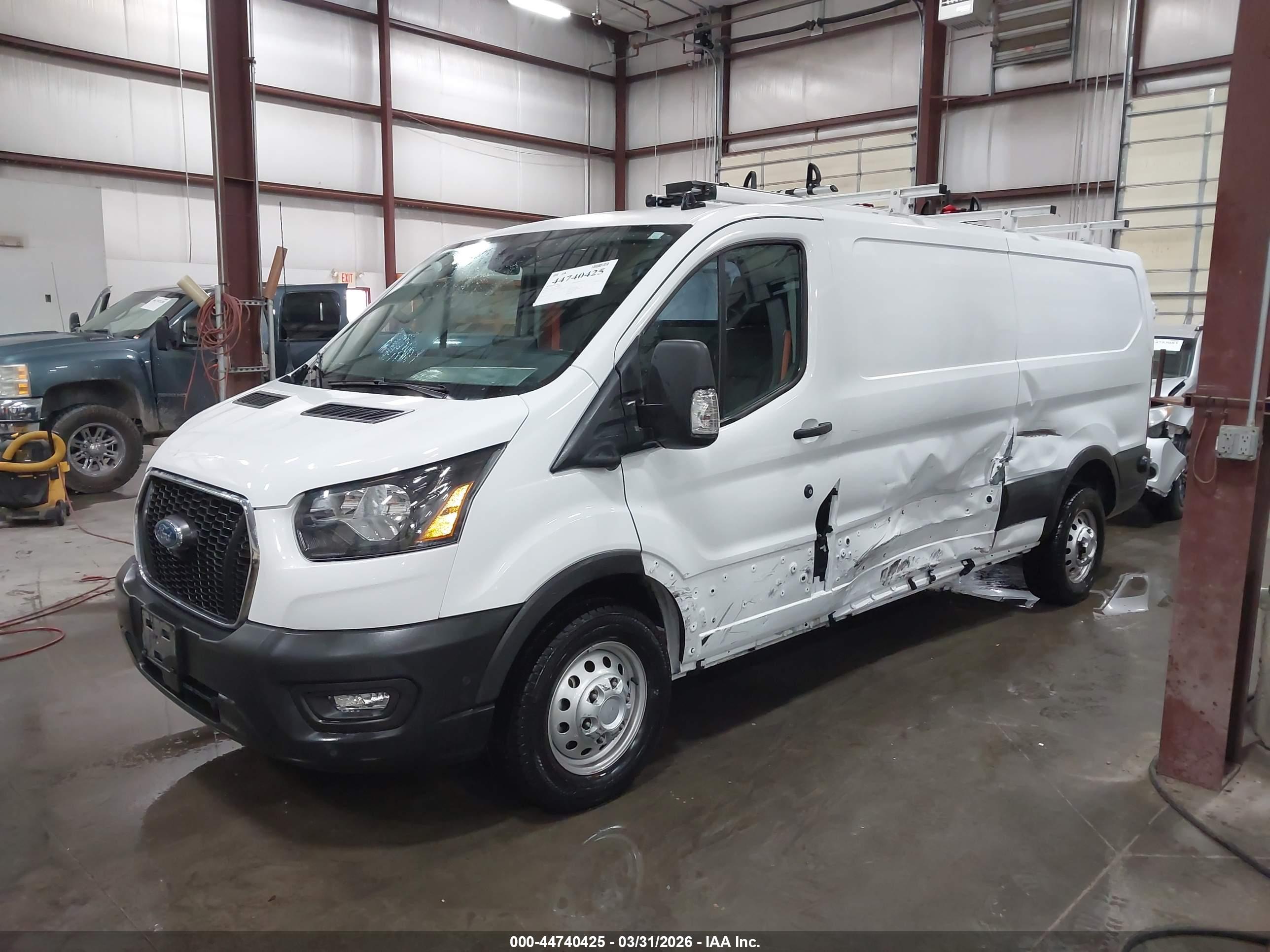 FORD TRANSIT-250 image 2