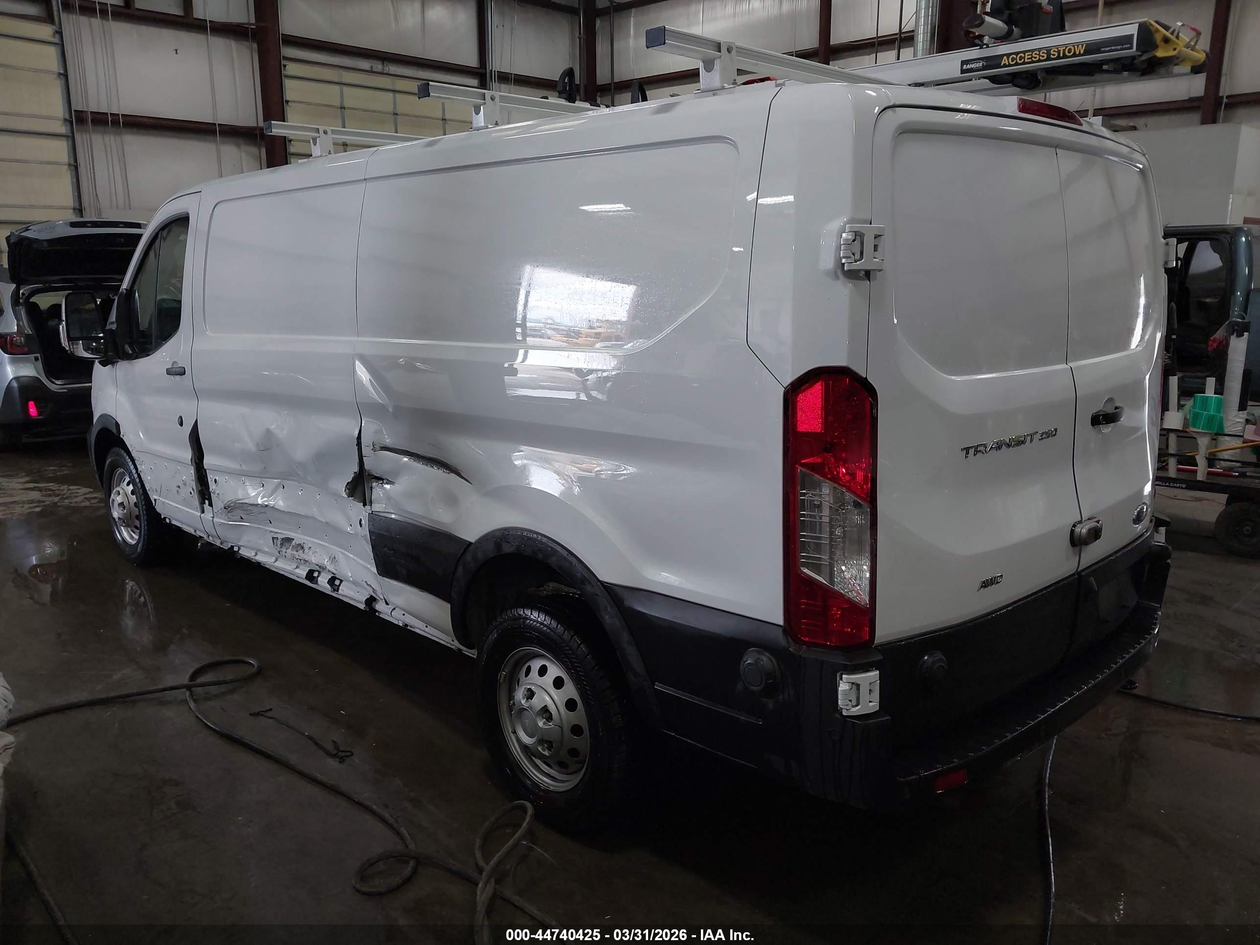 FORD TRANSIT-250 image 3