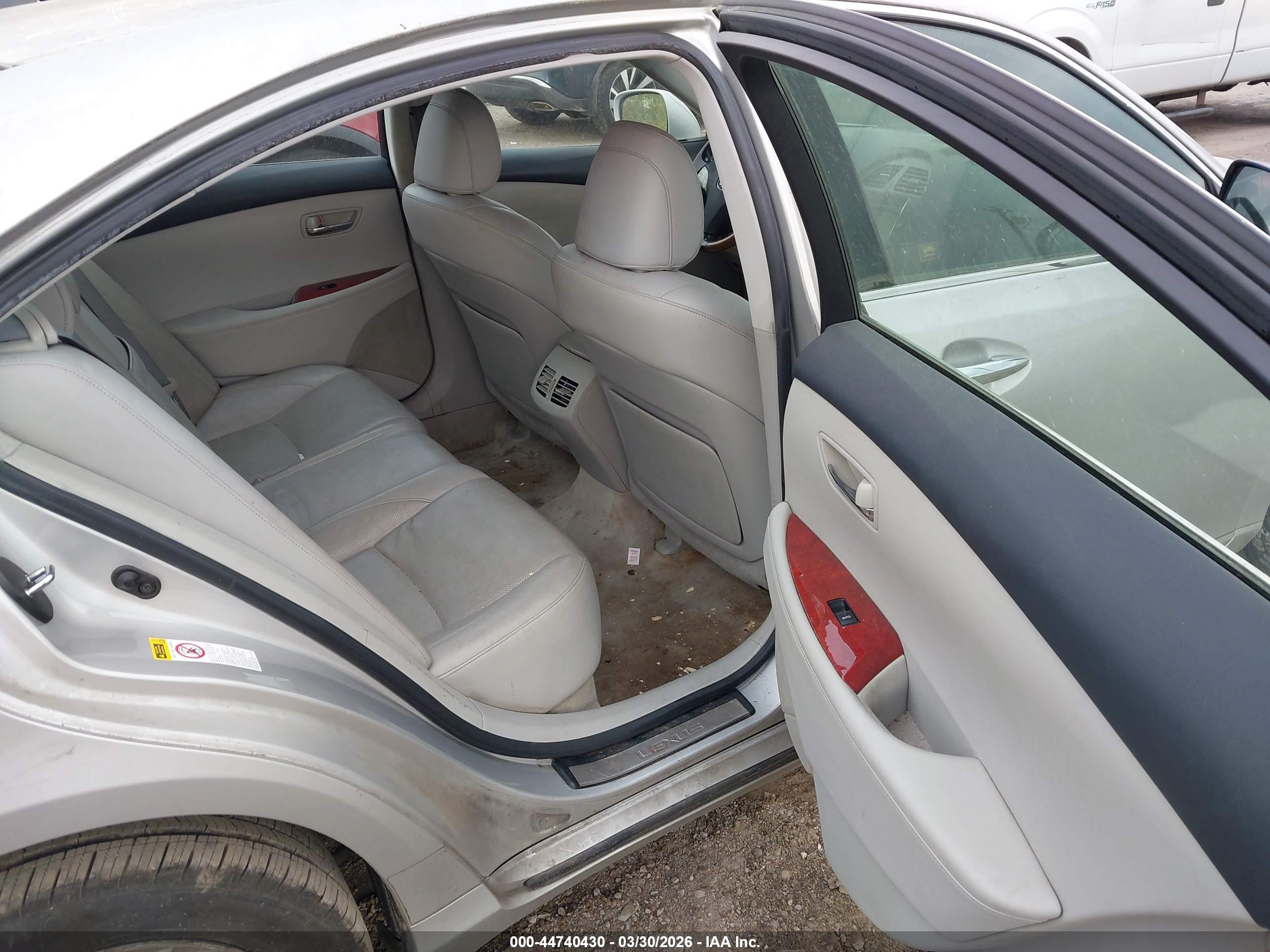 LEXUS ES image 8