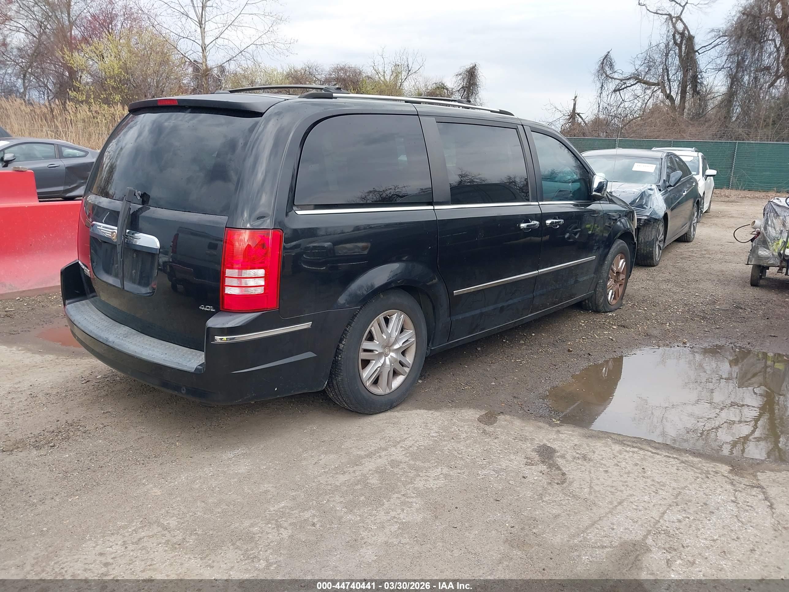 CHRYSLER TOWN image 4