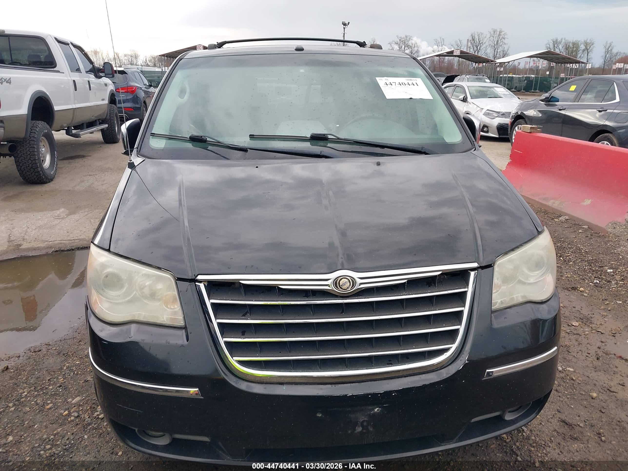 CHRYSLER TOWN image 6