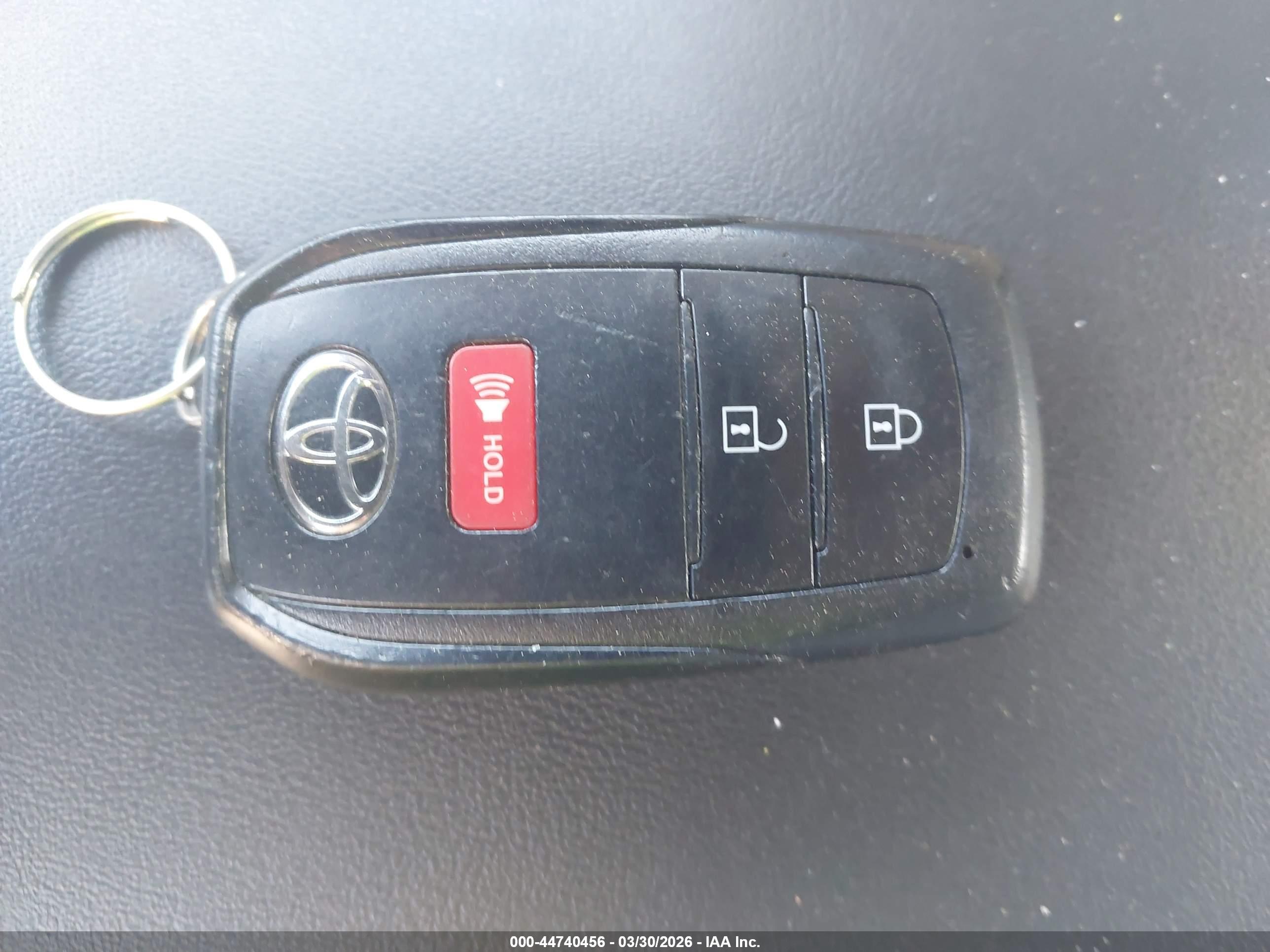 TOYOTA PRIUS image 11