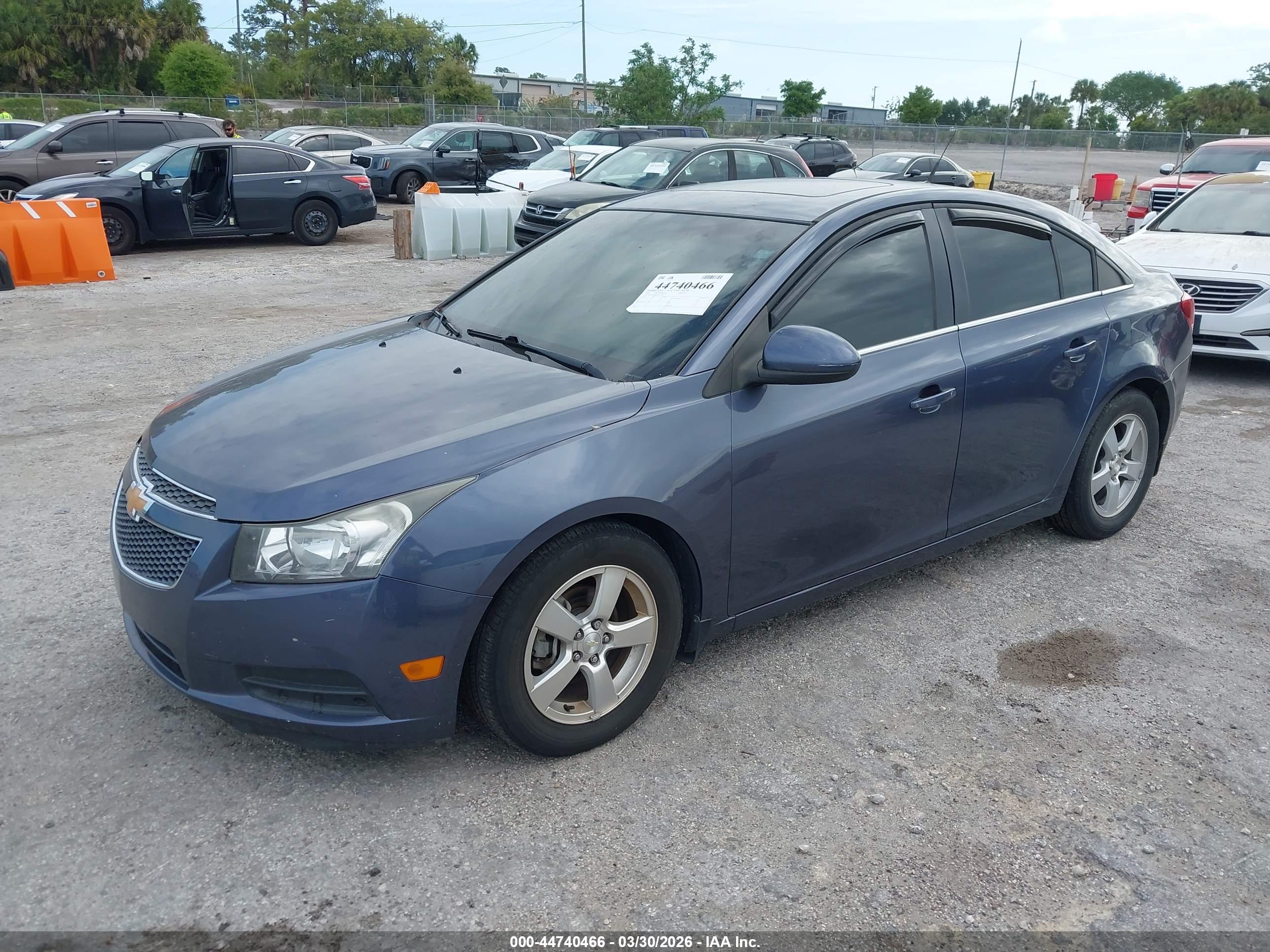 CHEVROLET CRUZE image 2