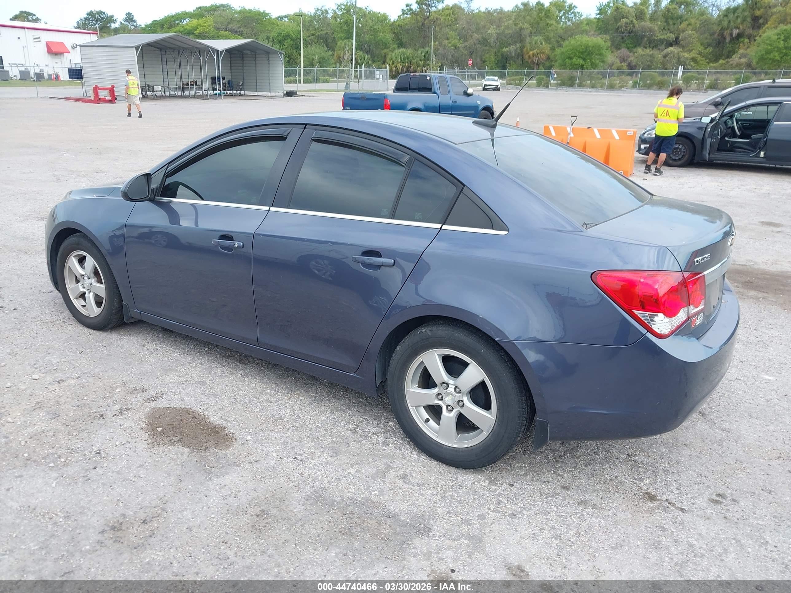 CHEVROLET CRUZE image 3