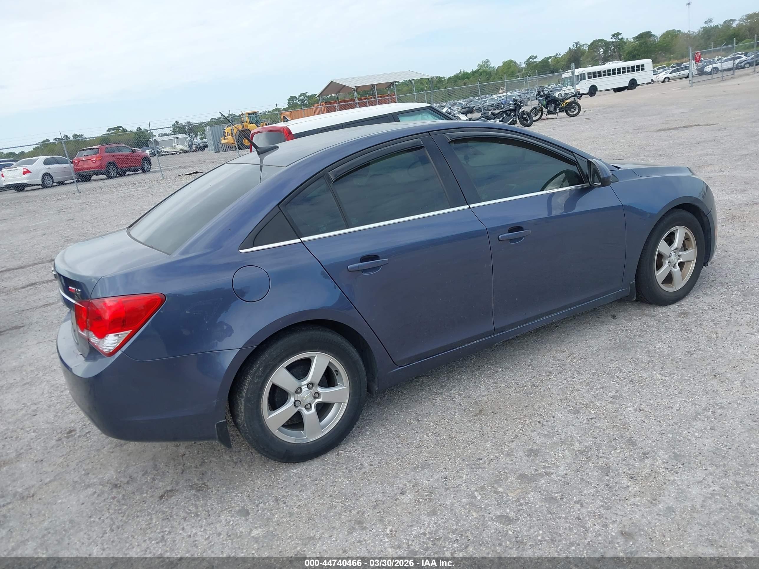 CHEVROLET CRUZE image 4