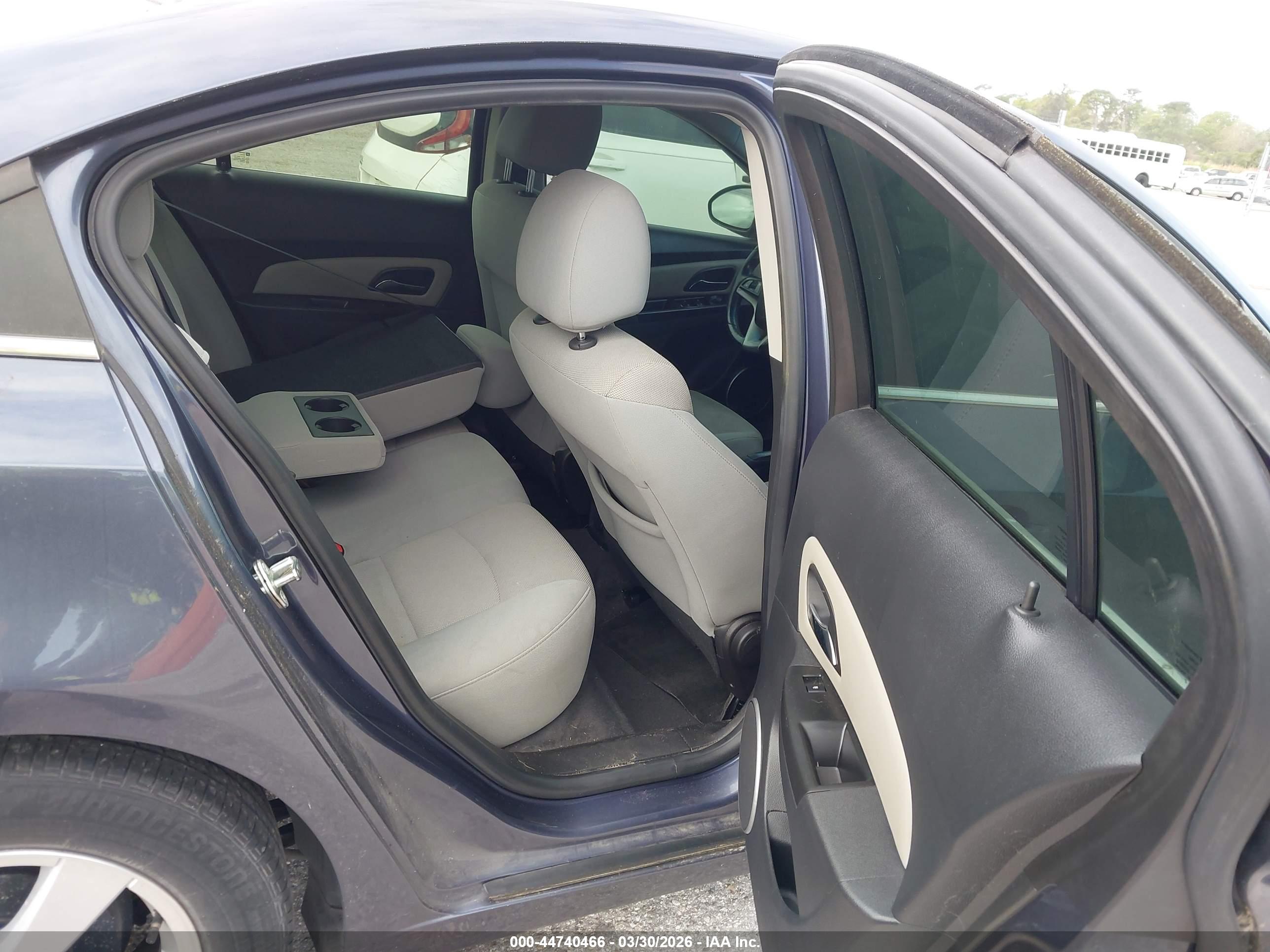 CHEVROLET CRUZE image 8