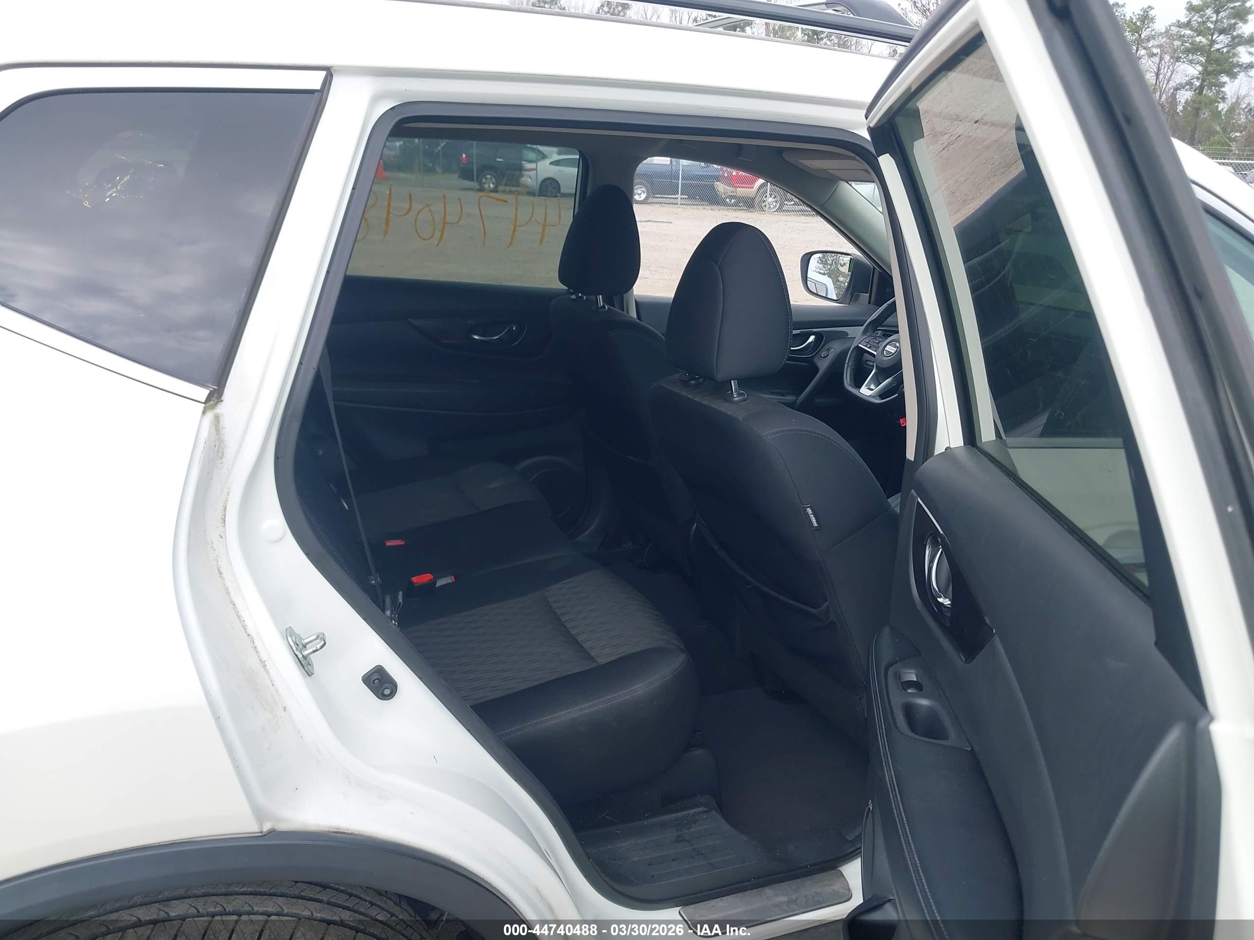 NISSAN ROGUE image 8