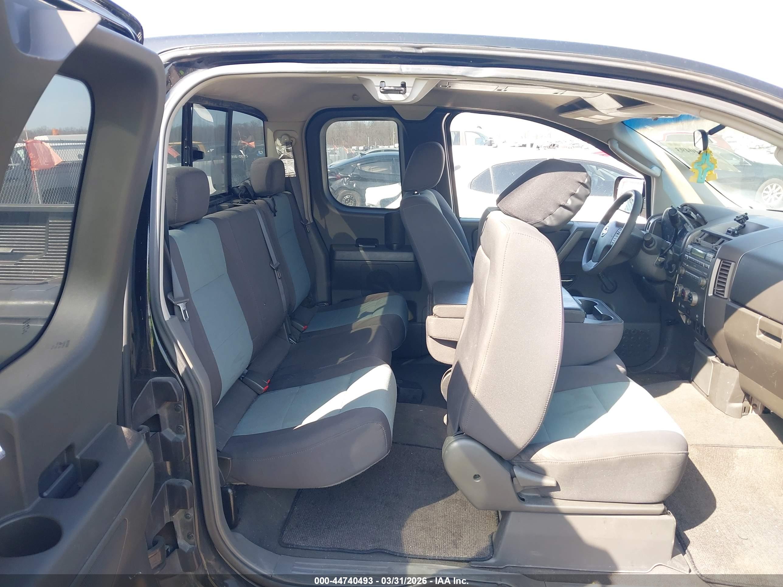 NISSAN TITAN image 8