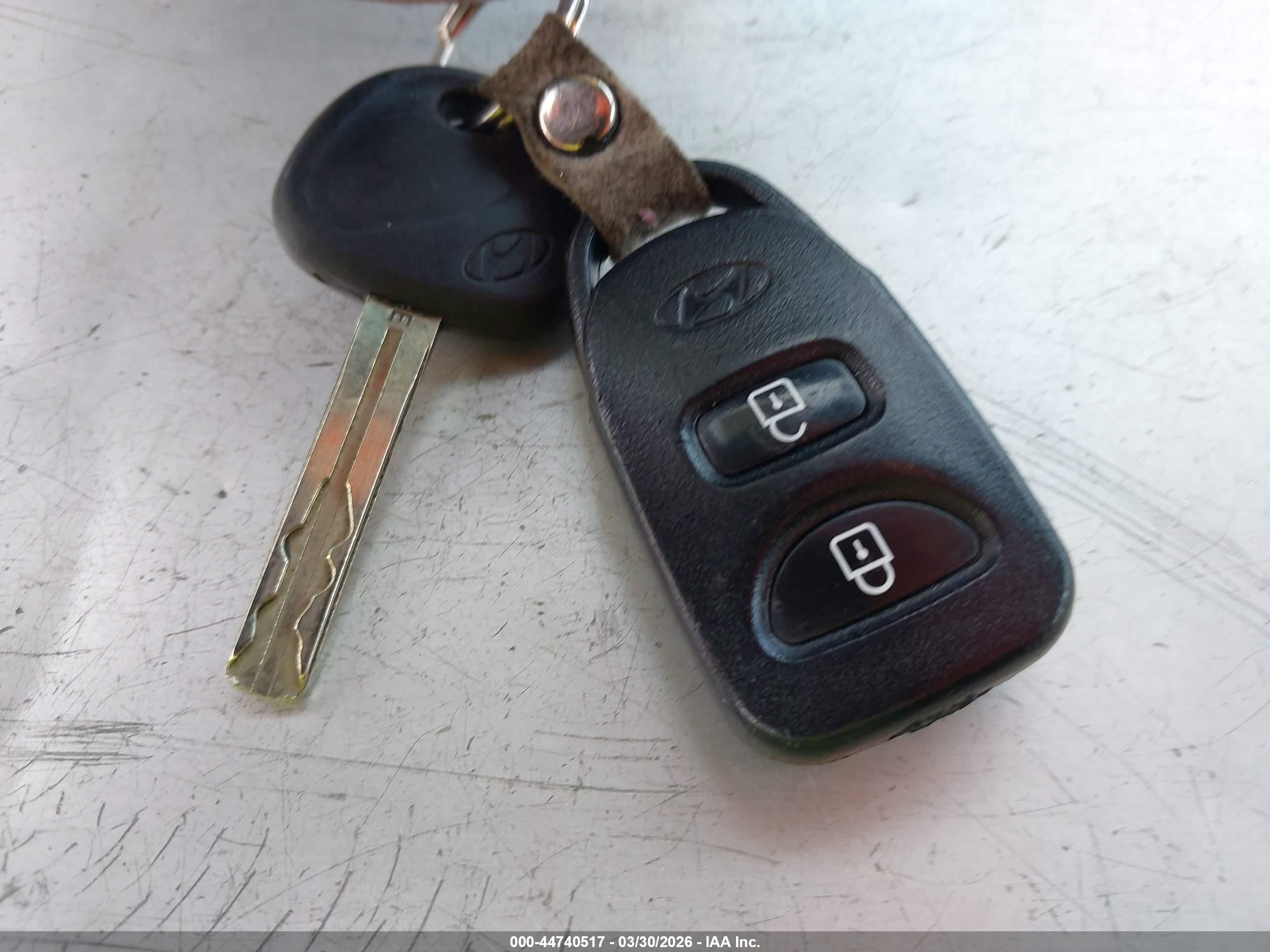 HYUNDAI TUCSON image 11