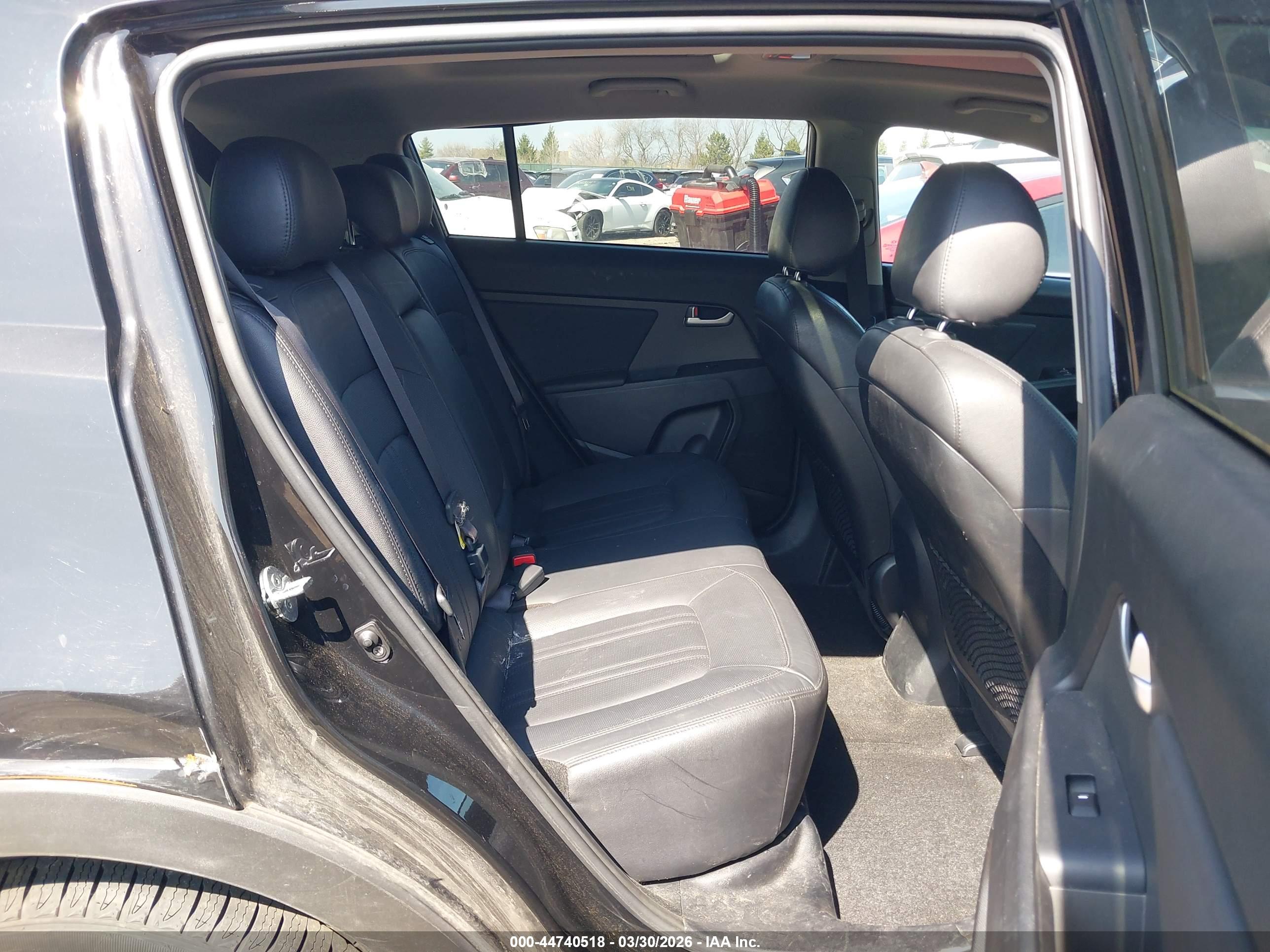 KIA SPORTAGE image 8