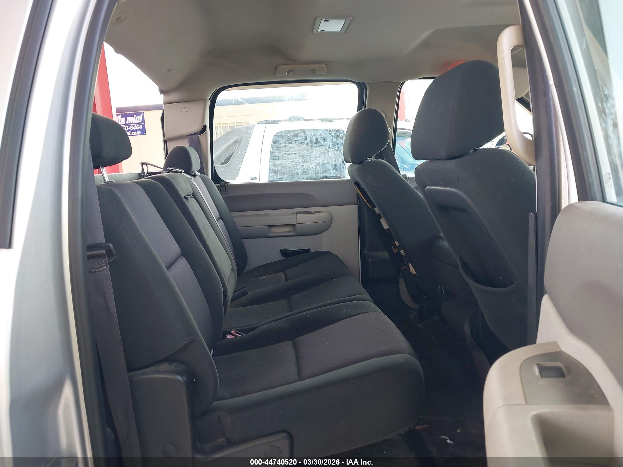 CHEVROLET SILVERADO image 8