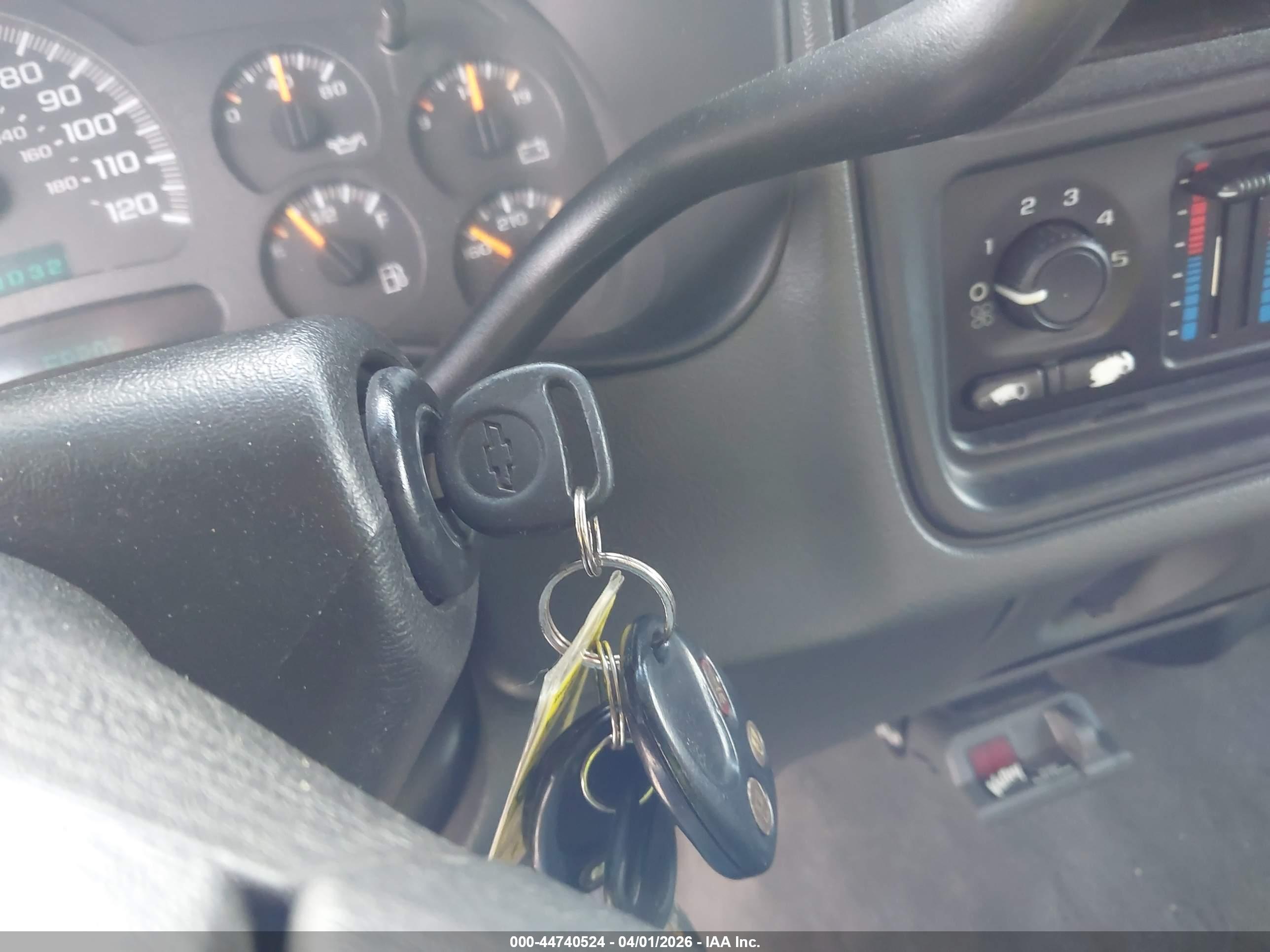 CHEVROLET SILVERADO image 11