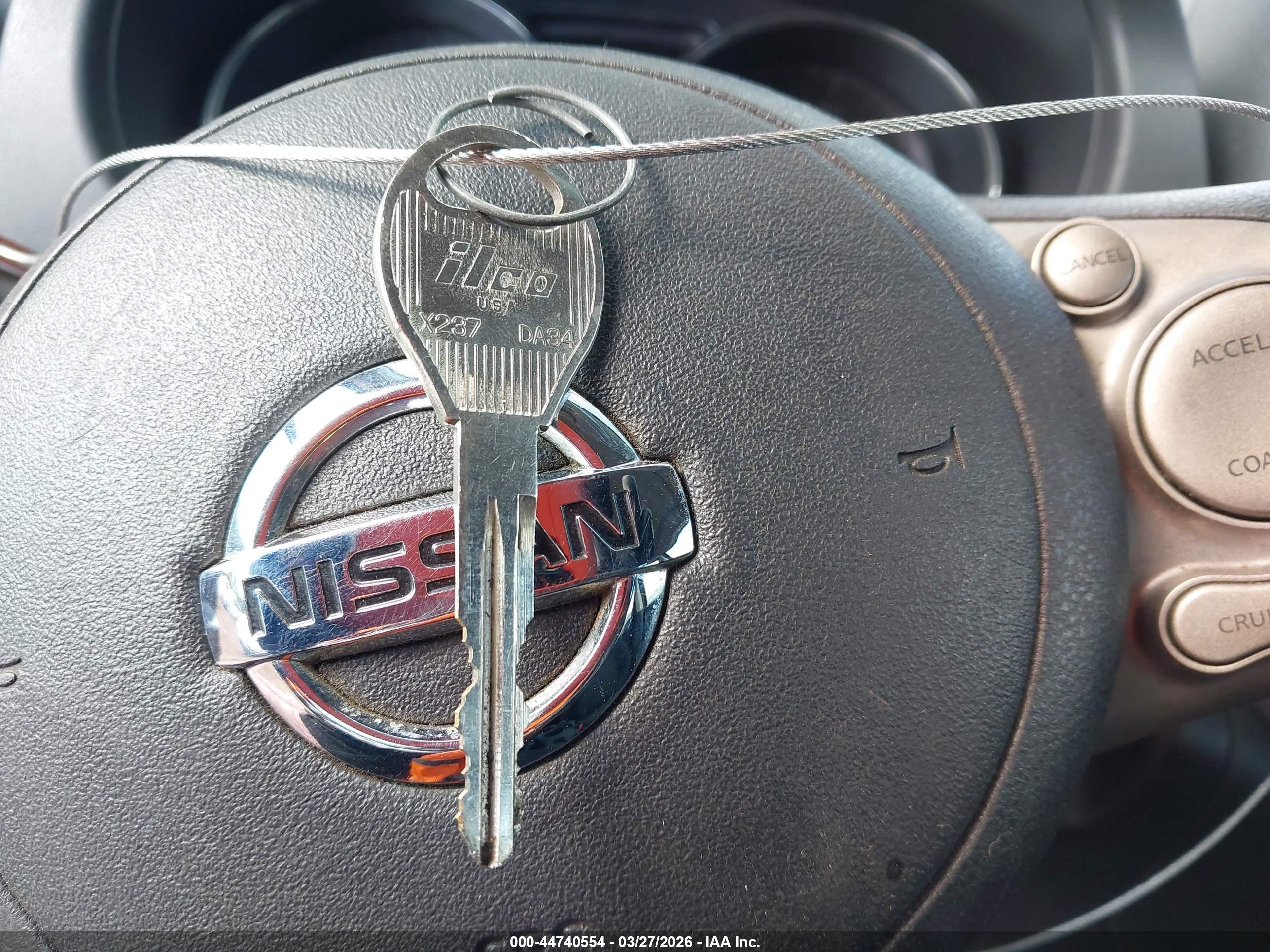 NISSAN VERSA image 11