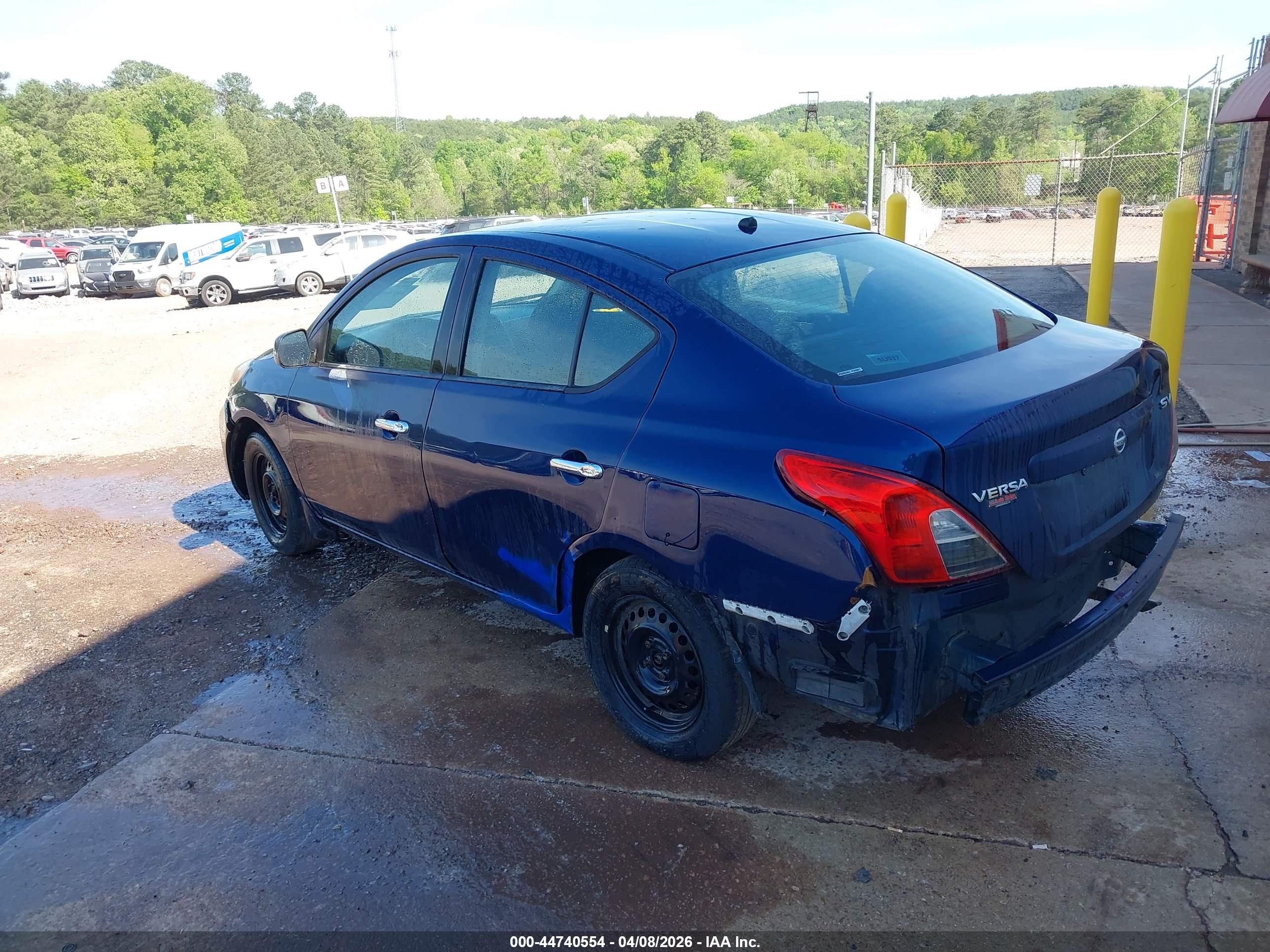 NISSAN VERSA image 3