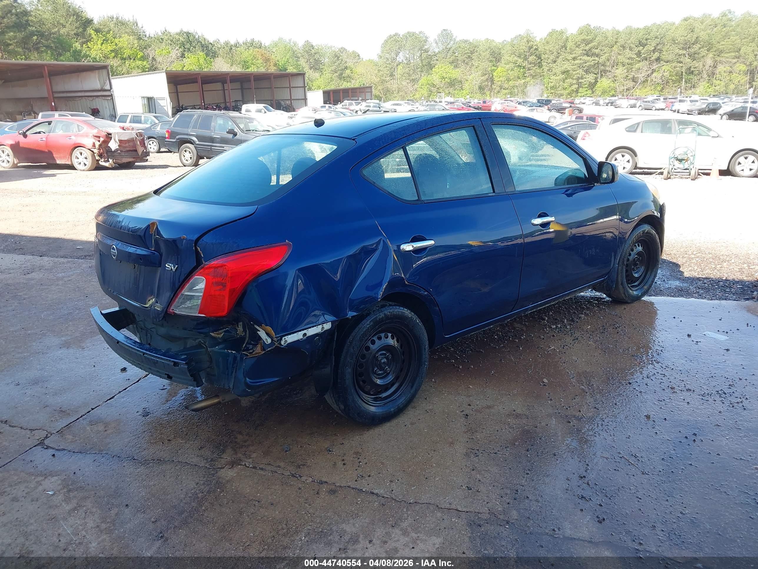 NISSAN VERSA image 4