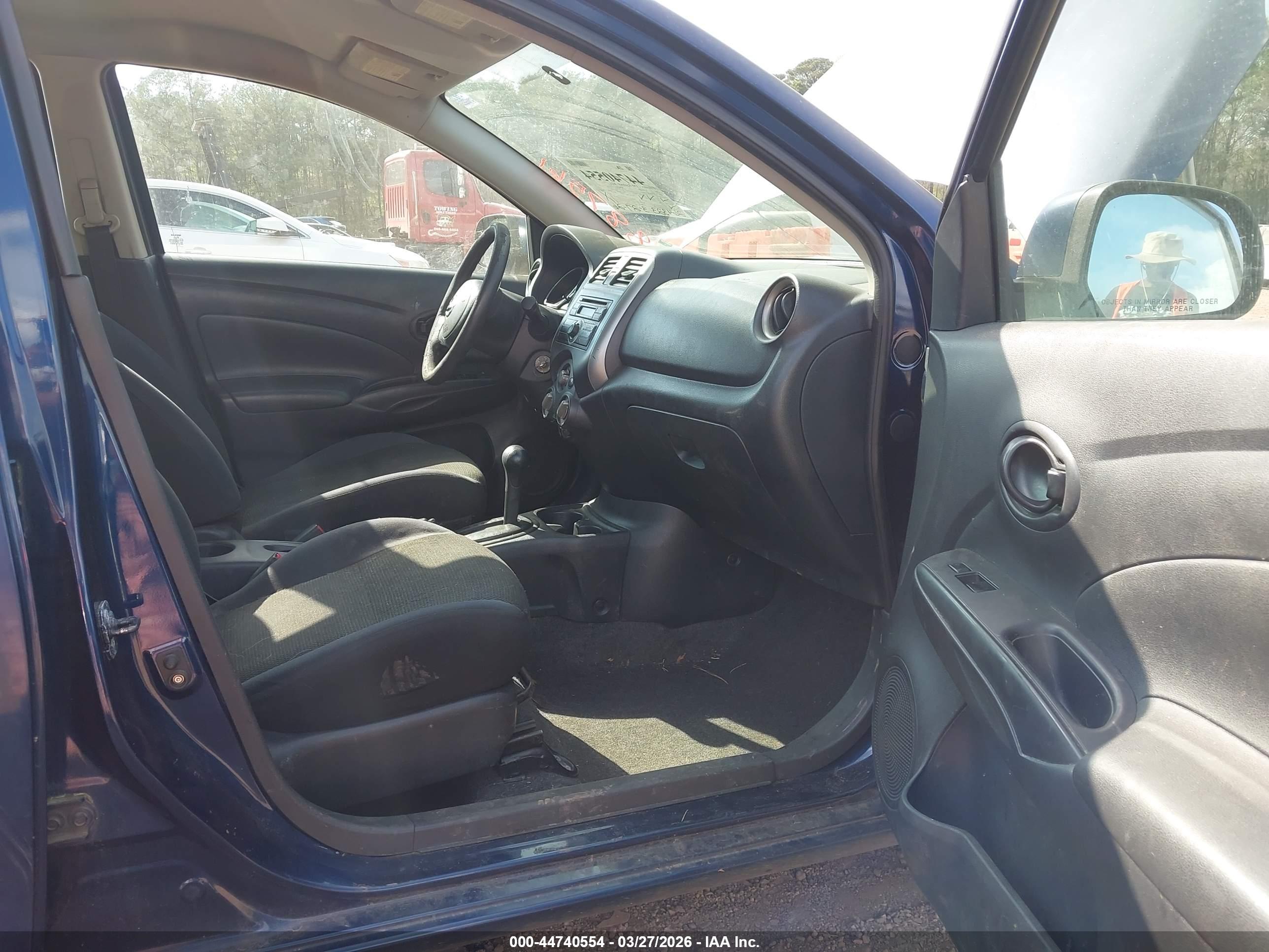 NISSAN VERSA image 5