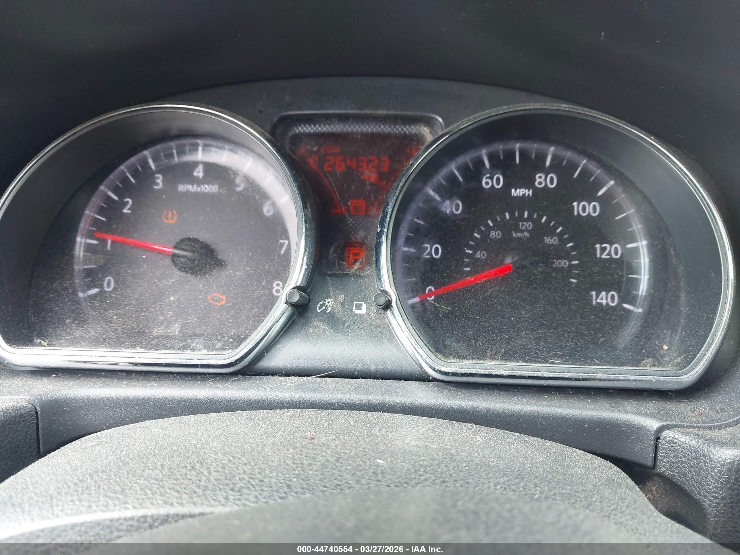 NISSAN VERSA image 7