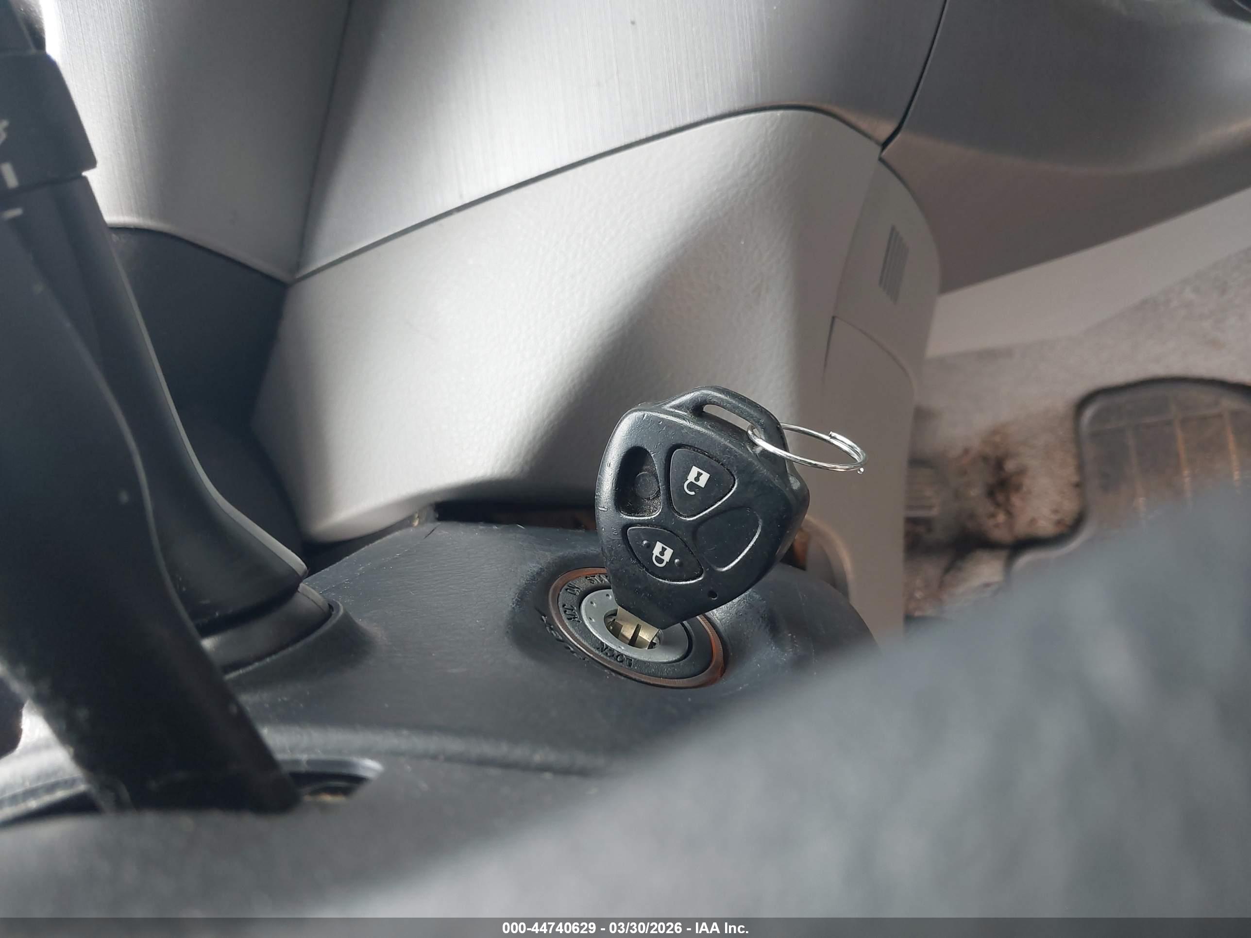 TOYOTA RAV4 image 11