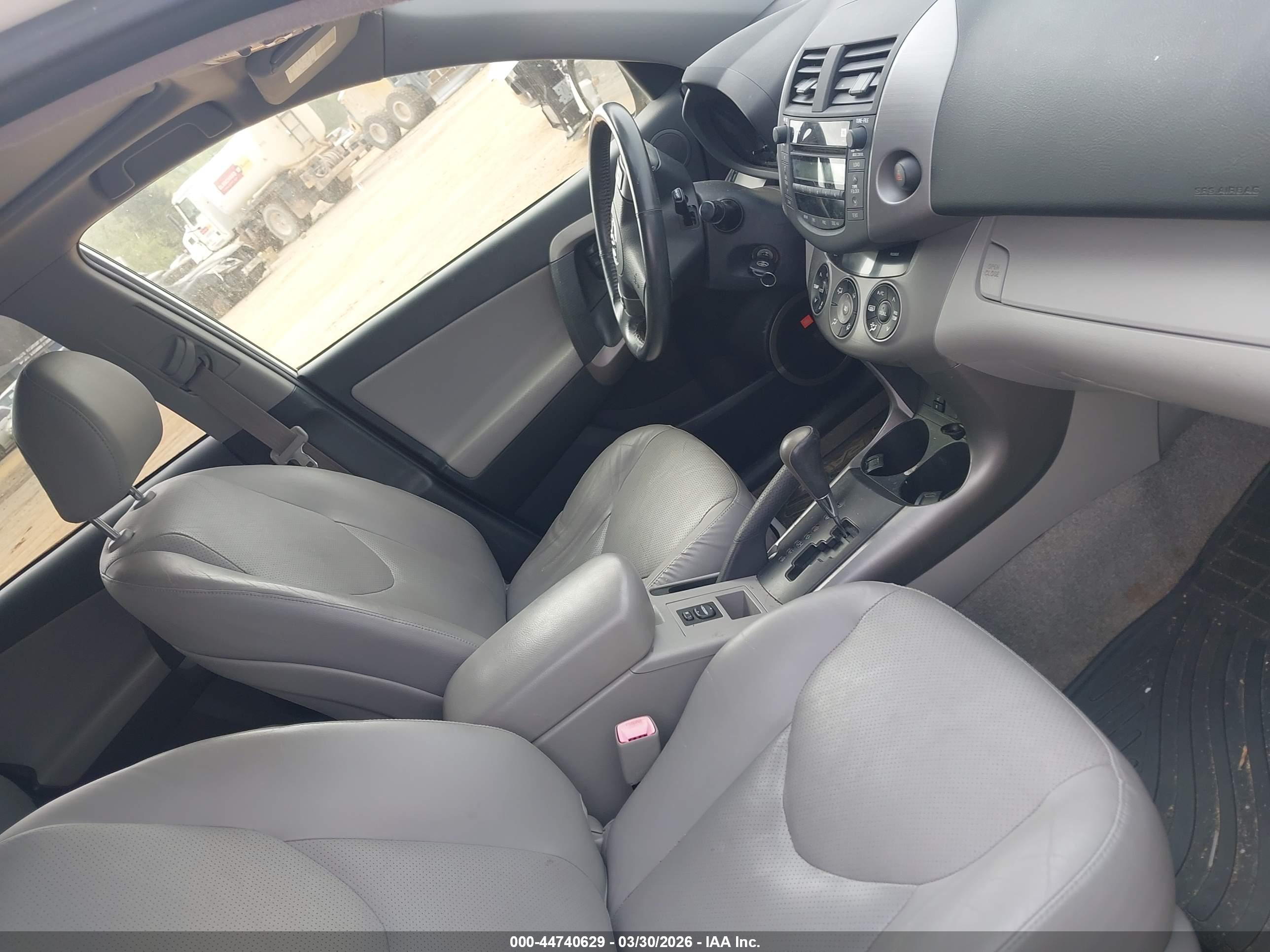 TOYOTA RAV4 image 5