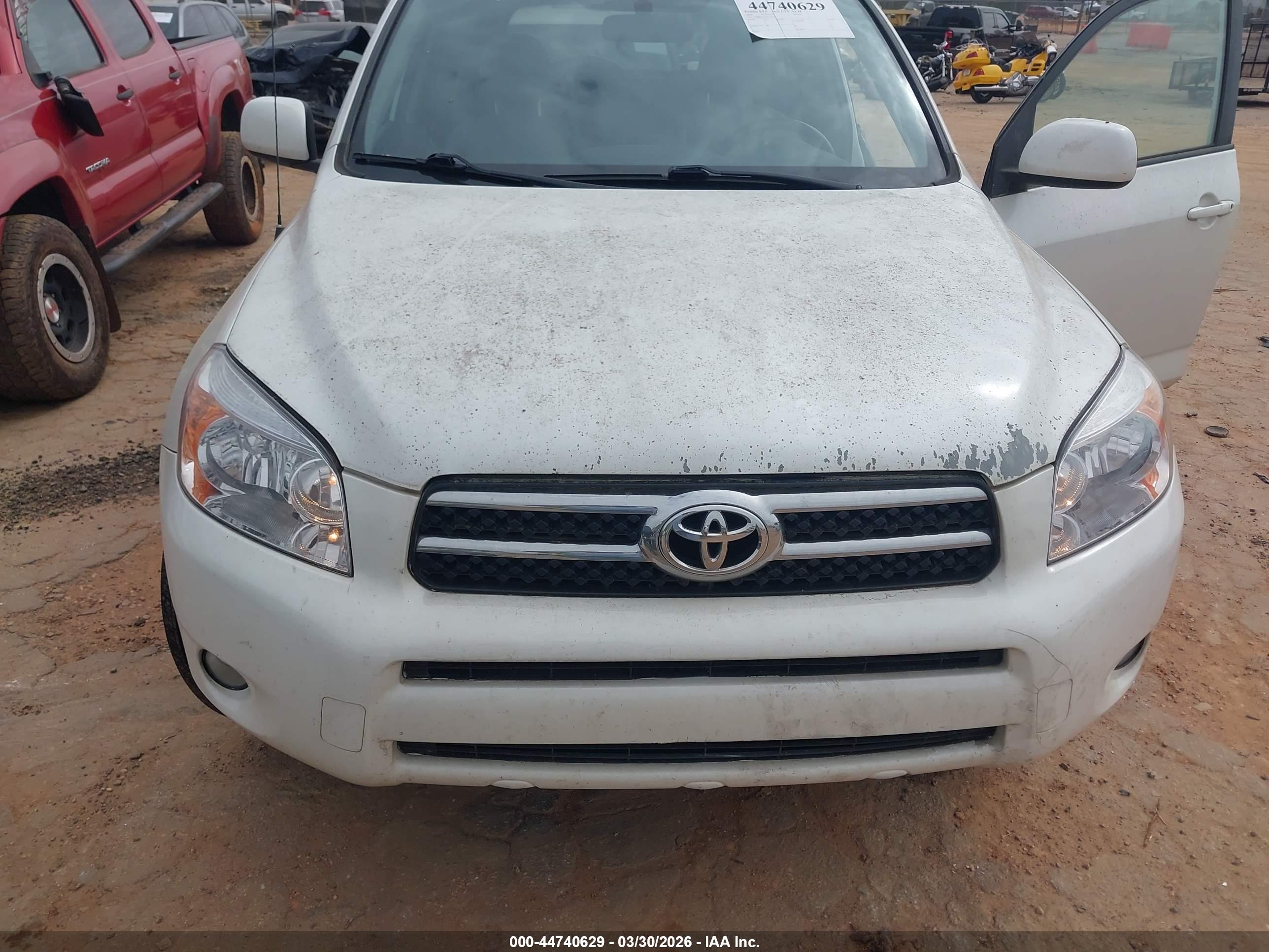 TOYOTA RAV4 image 6