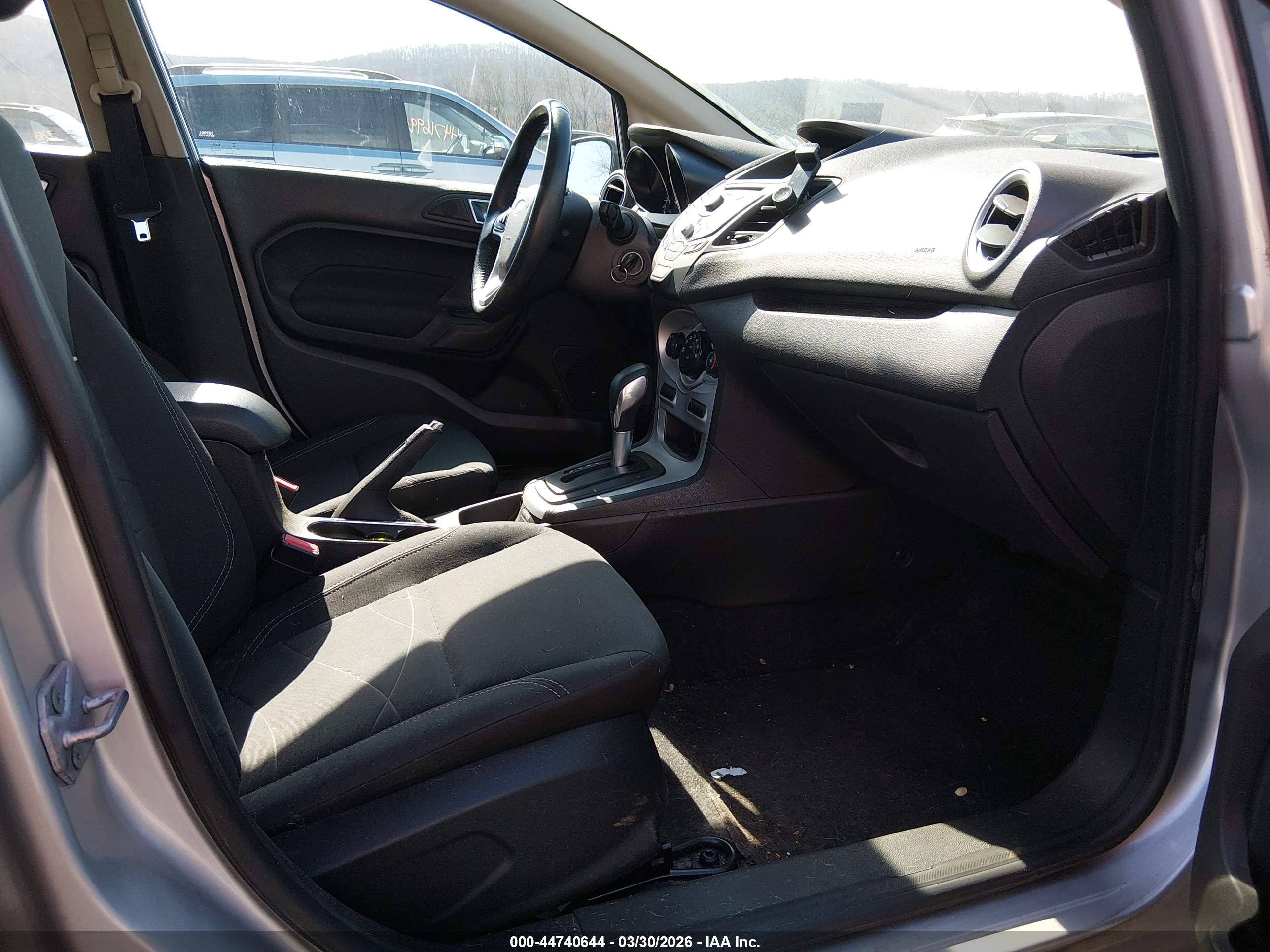 FORD FIESTA image 5