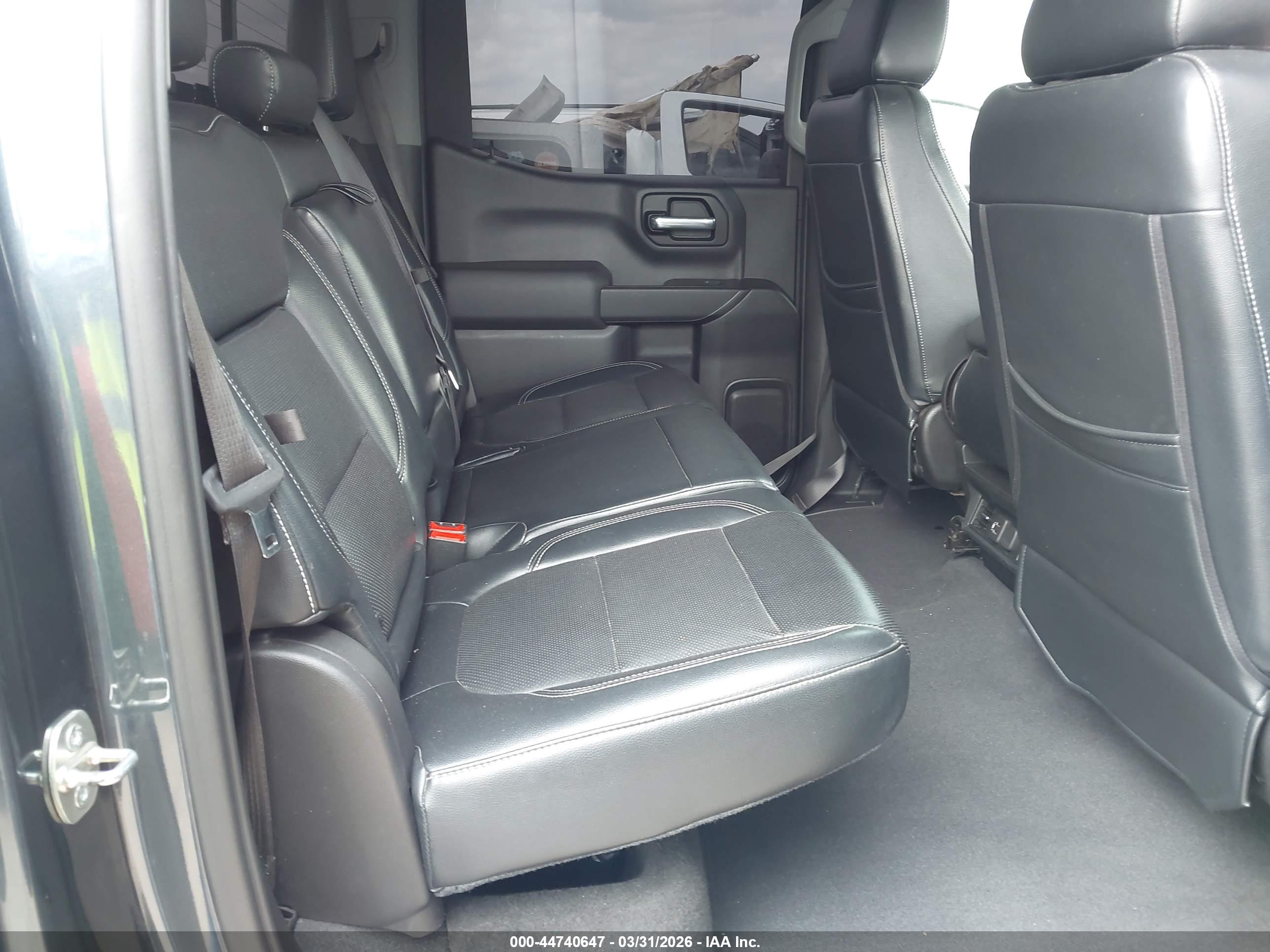 CHEVROLET SILVERADO image 8