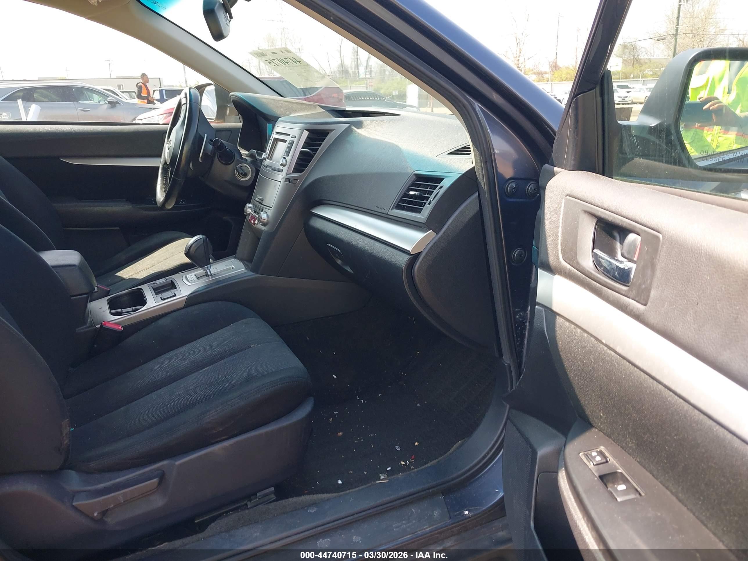 SUBARU OUTBACK image 5