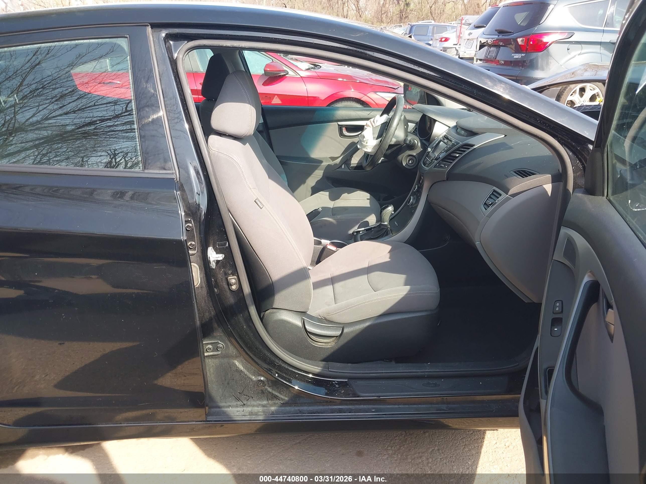 HYUNDAI ELANTRA image 5
