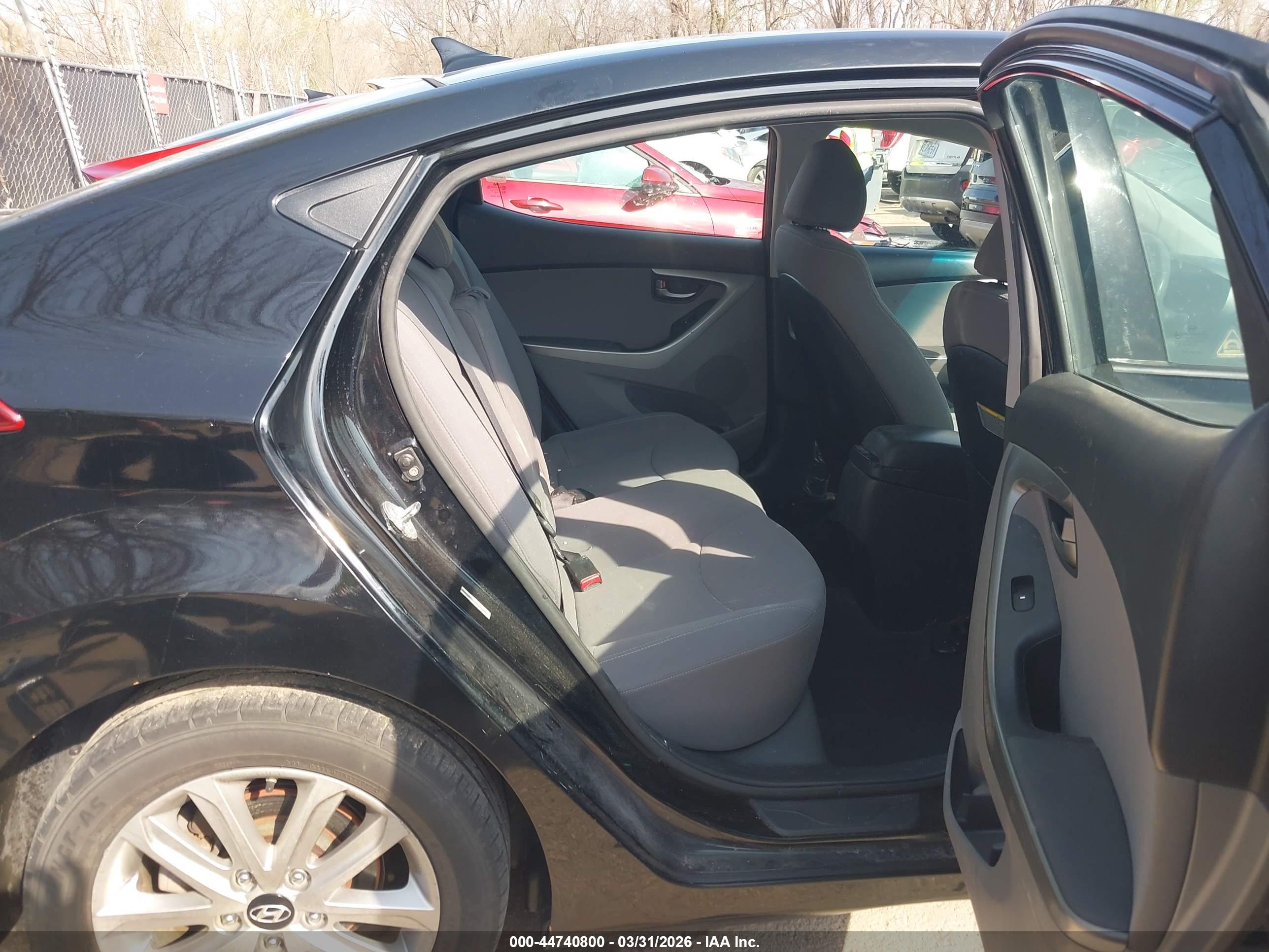 HYUNDAI ELANTRA image 8