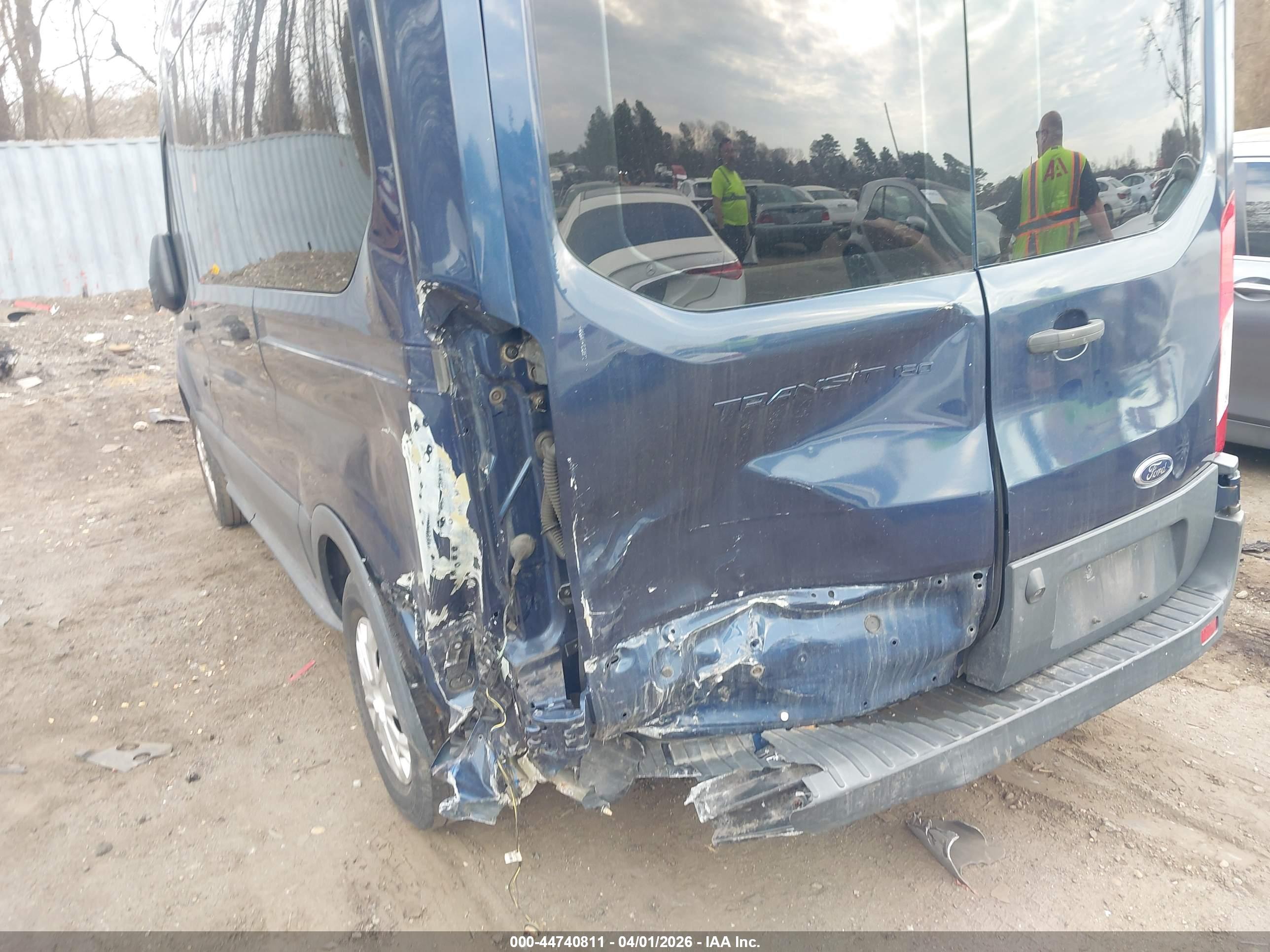 FORD TRANSIT-150 image 6