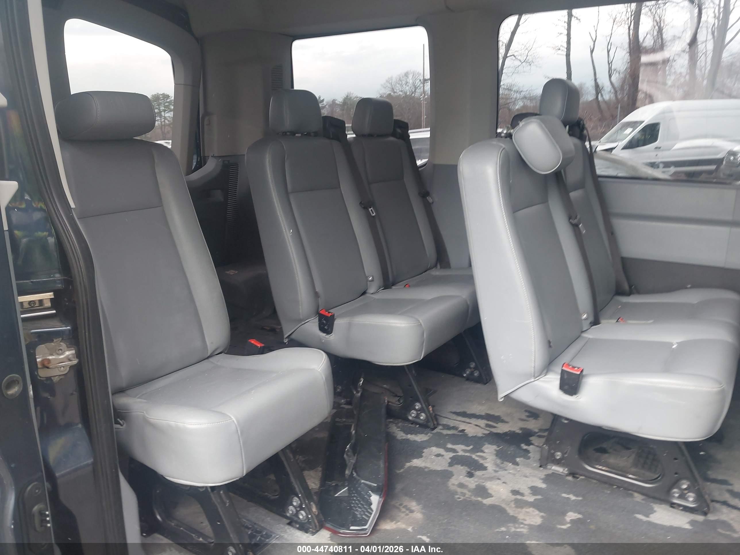 FORD TRANSIT-150 image 8