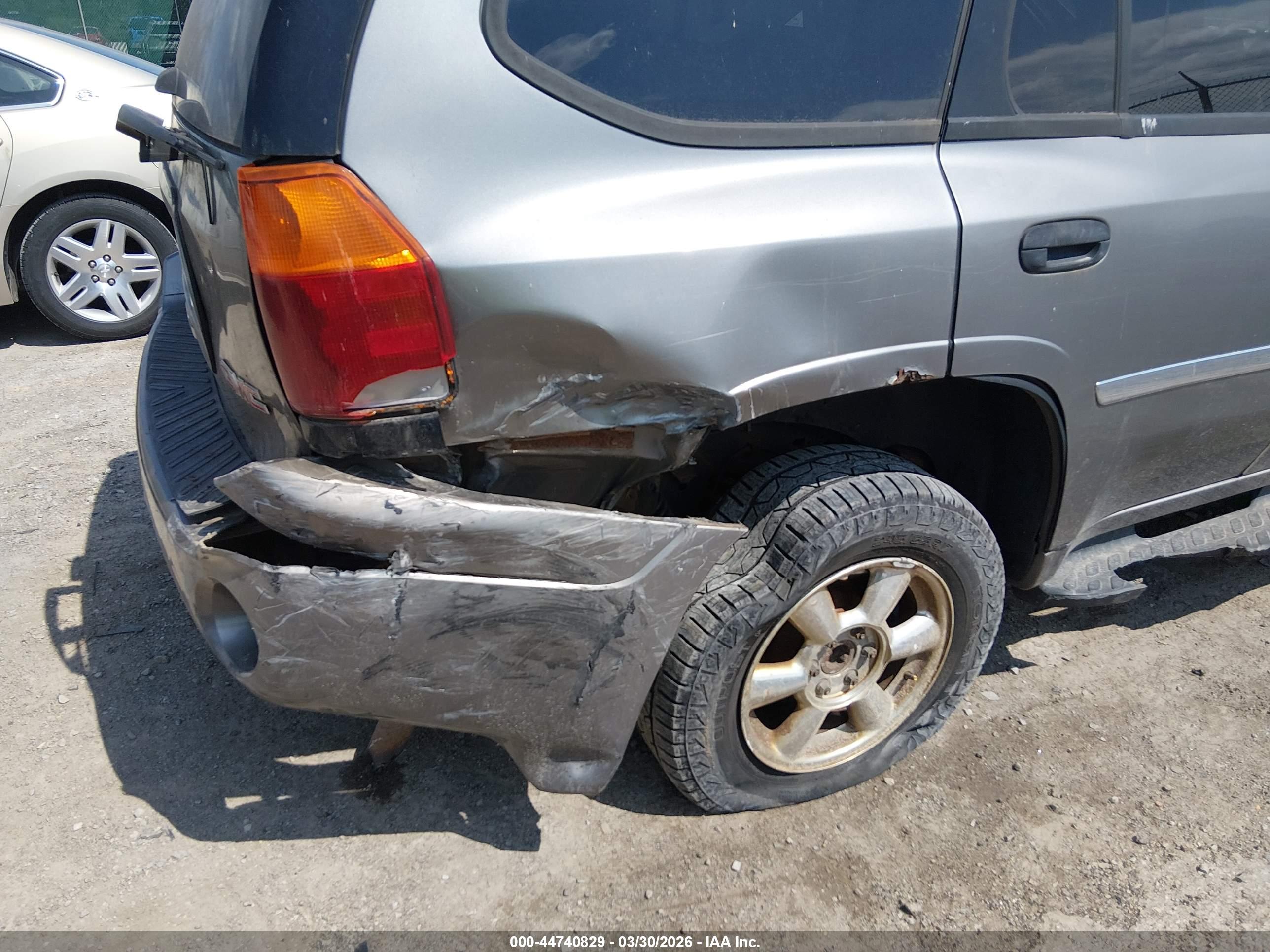 GMC ENVOY image 6