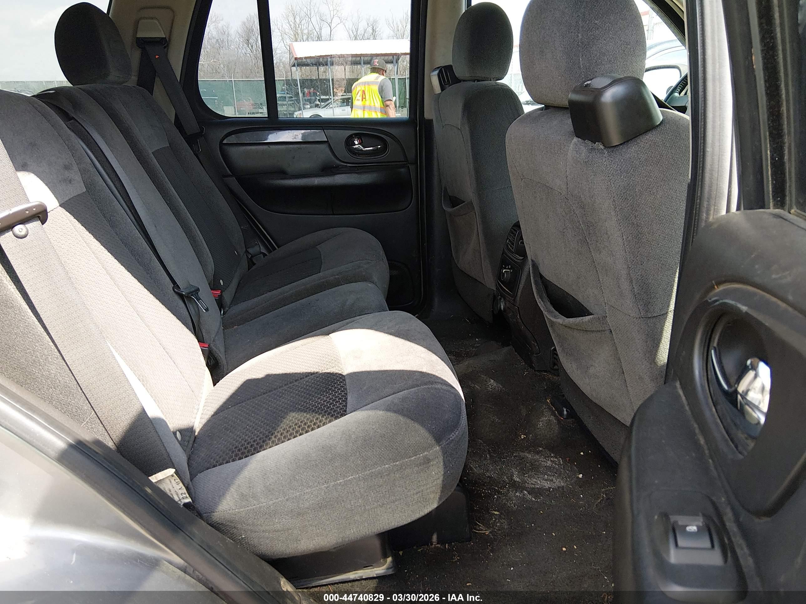 GMC ENVOY image 8