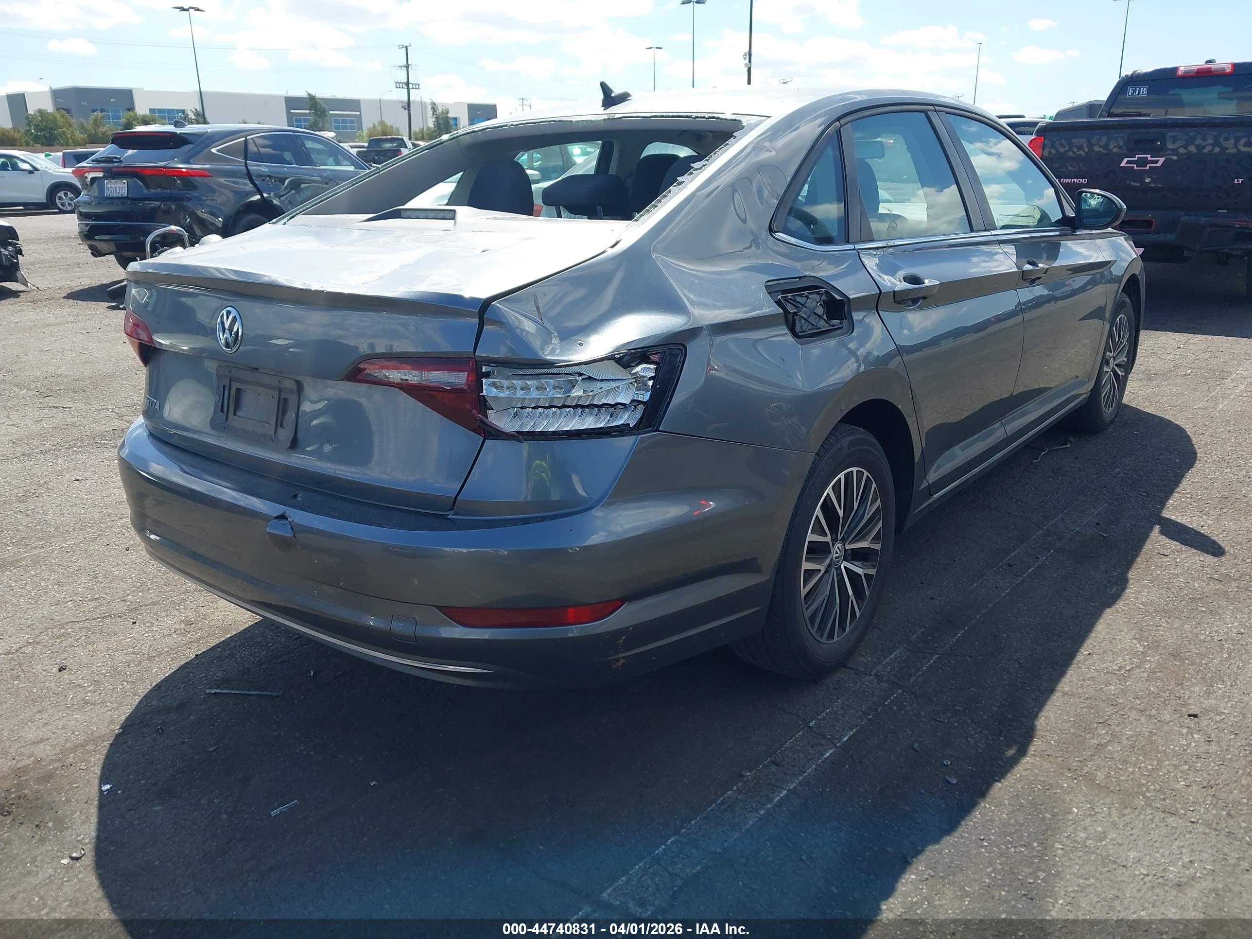 VOLKSWAGEN JETTA image 4
