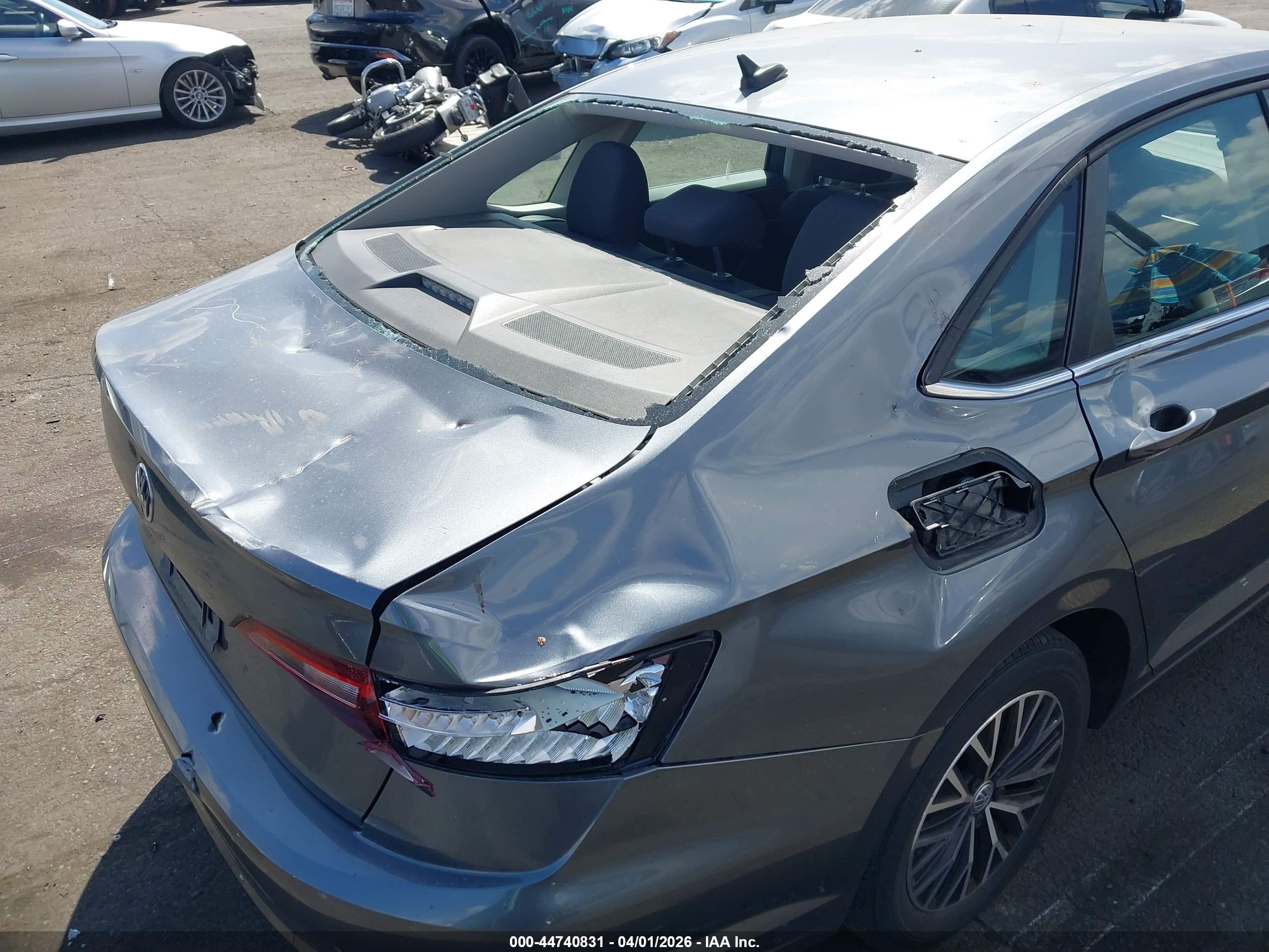 VOLKSWAGEN JETTA image 6