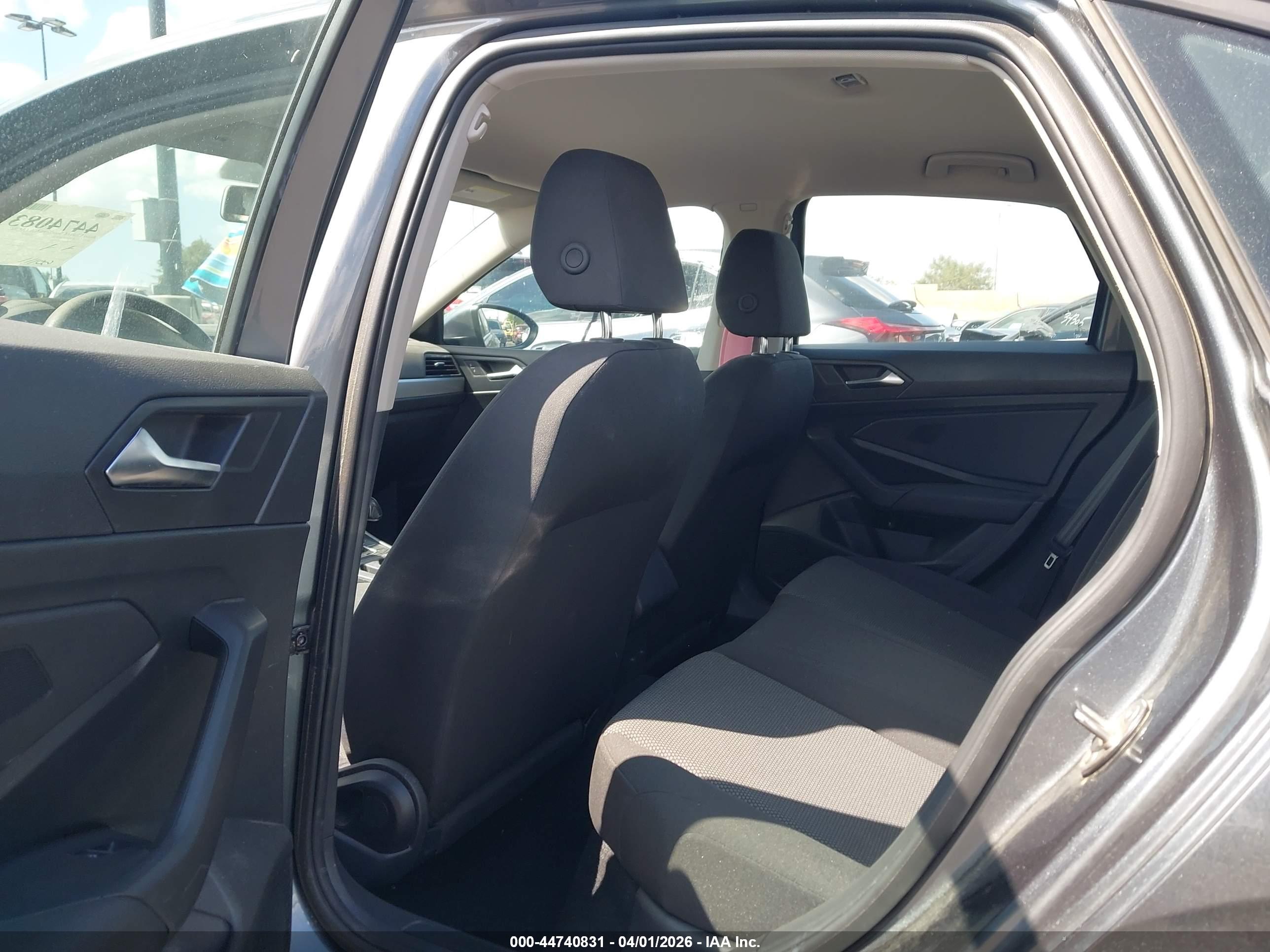 VOLKSWAGEN JETTA image 8