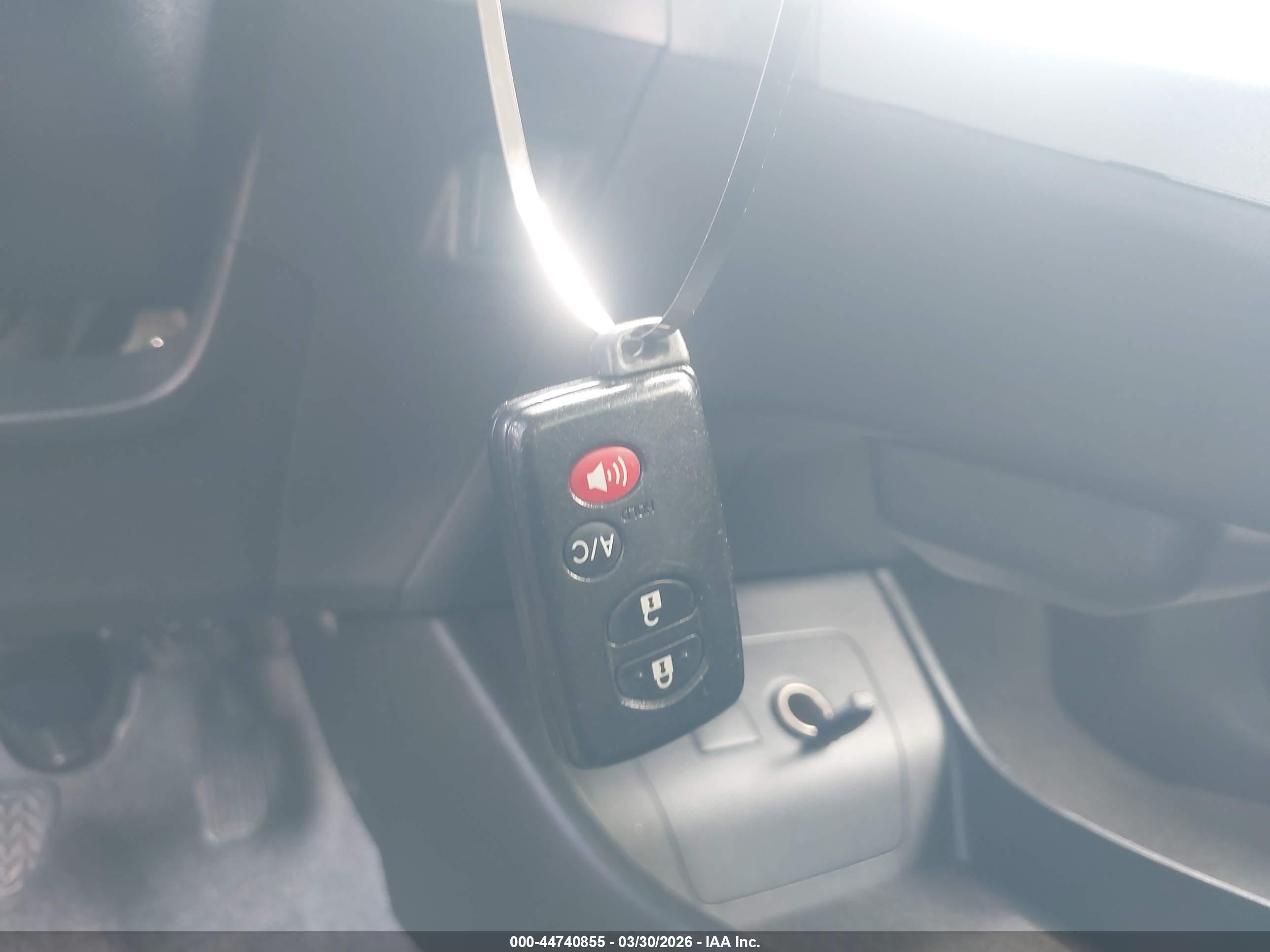 TOYOTA PRIUS image 11
