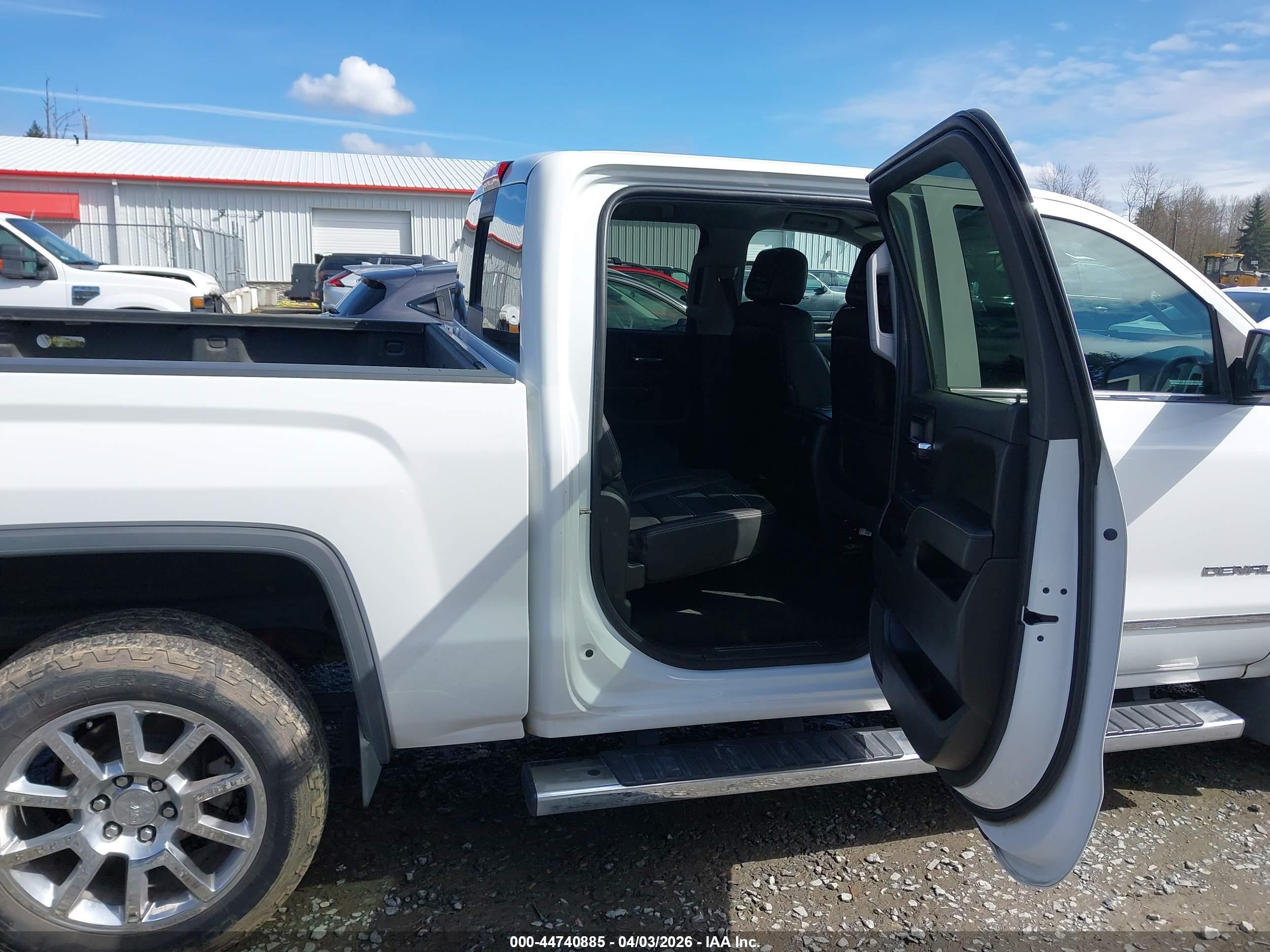 GMC SIERRA image 8