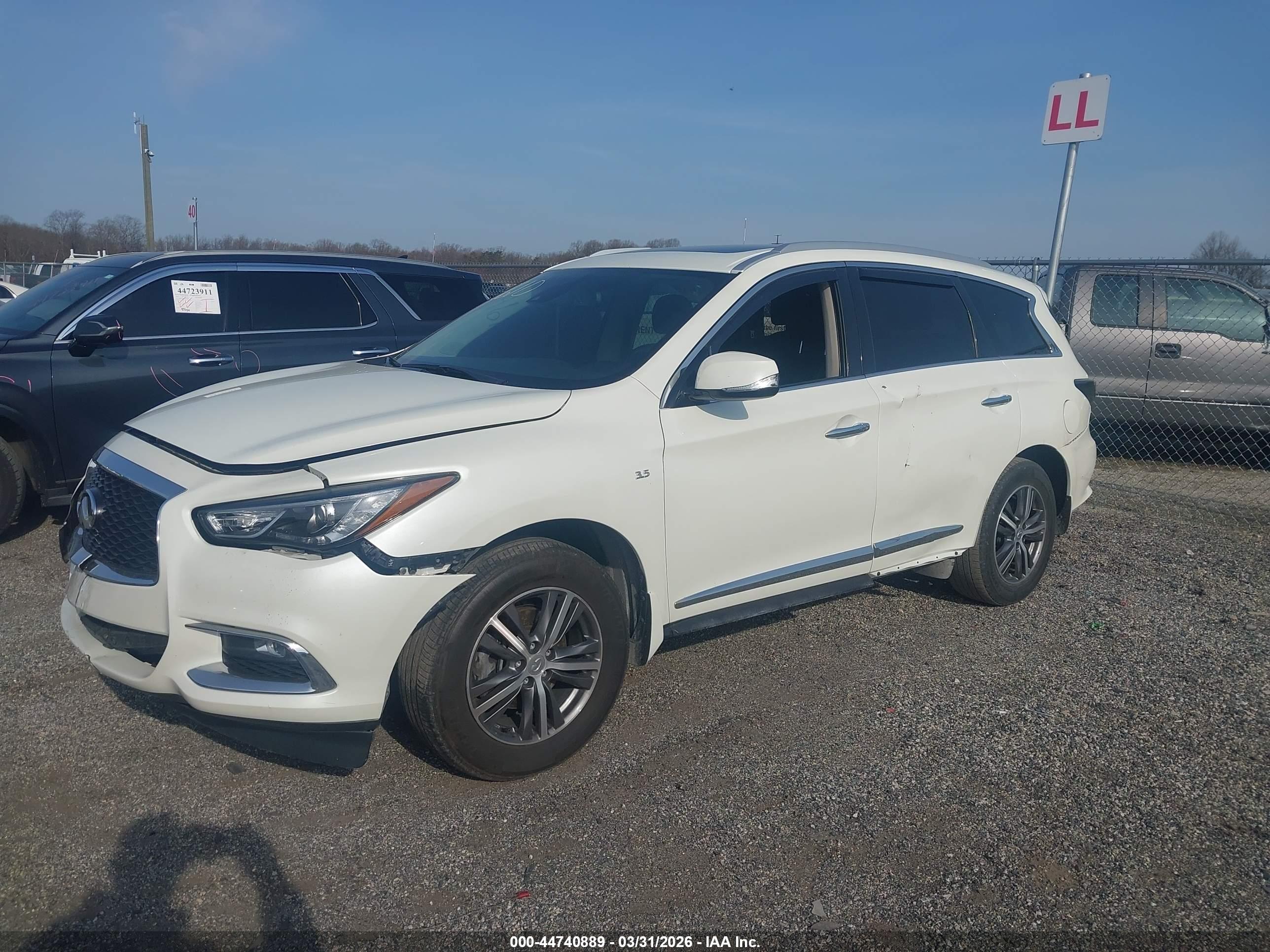 INFINITI QX60 image 2
